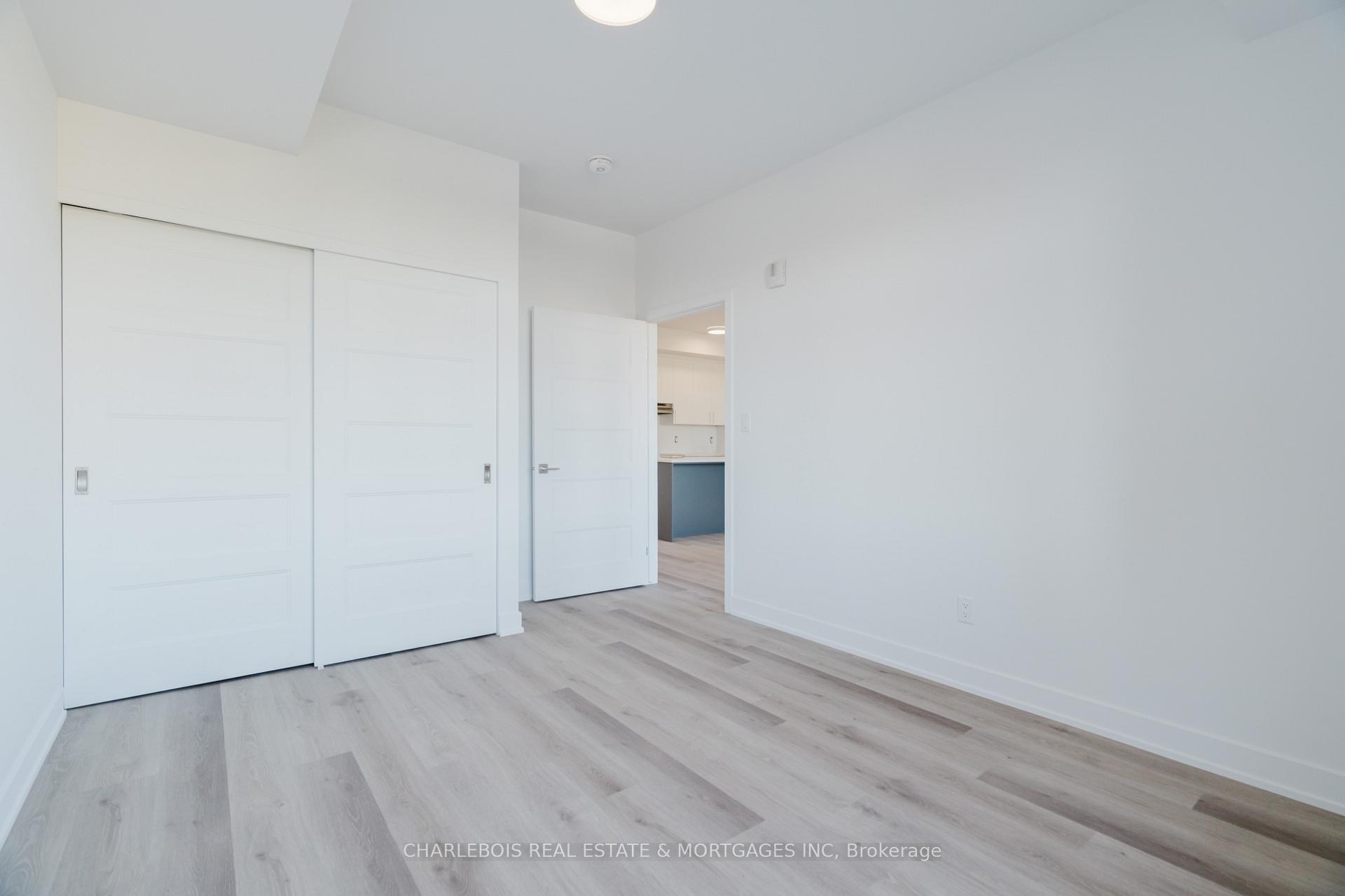 Photo 15 of Unit C, 830 St Laurent Boulevard, Ottawa, Castle Heights — HOMEH