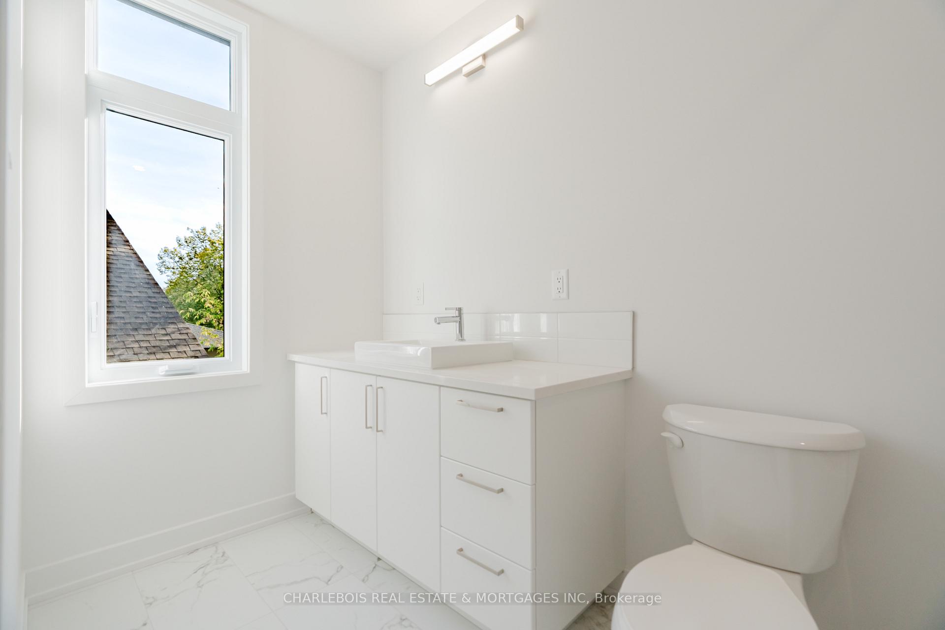 Photo 16 of Unit C, 830 St Laurent Boulevard, Ottawa, Castle Heights — HOMEH