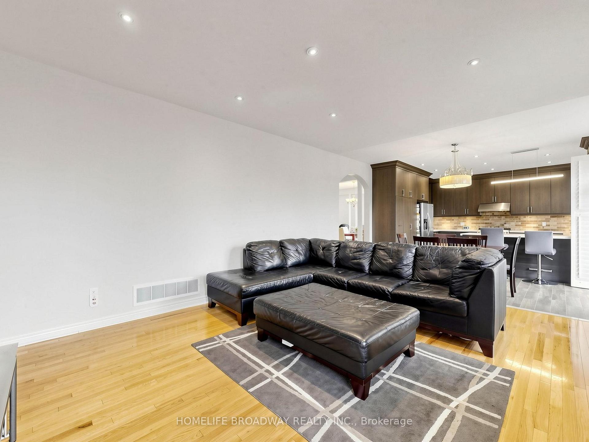 Photo 9 of 26 Winter Creek Crescent, Markham, Victoria Manor-Jennings Gate — HOMEH