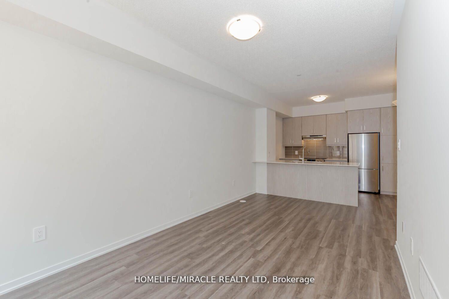 Photo 3 of Unit 5, 11 Honeycrisp Crescent, Vaughan, Vaughan Corporate Centre — HOMEH