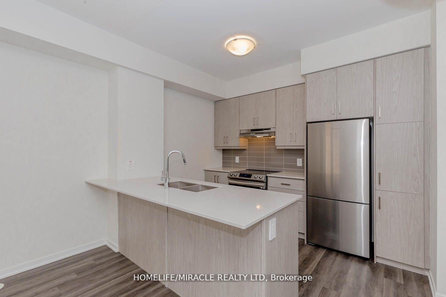 Photo 5 of Unit 5, 11 Honeycrisp Crescent, Vaughan, Vaughan Corporate Centre — HOMEH