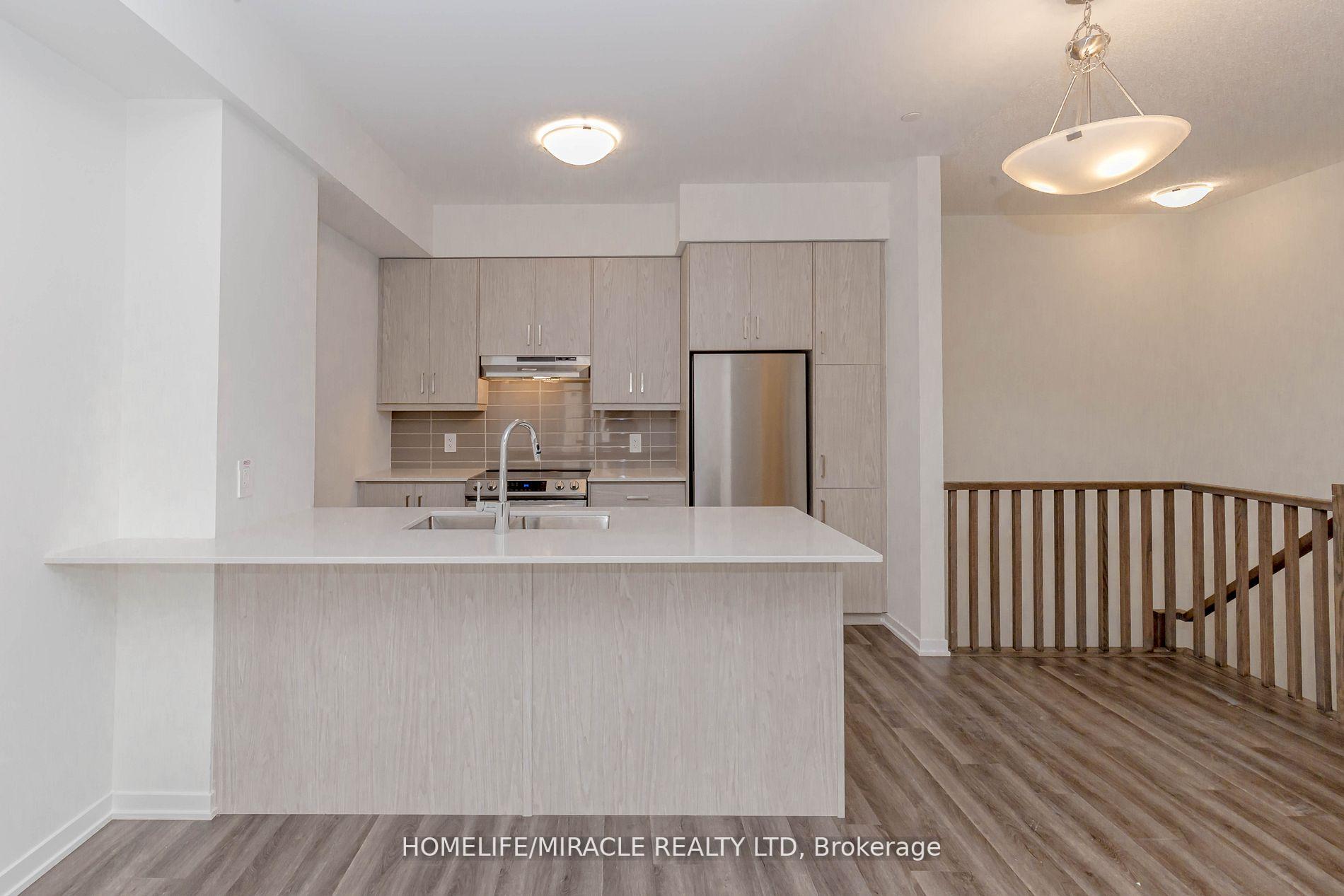 Photo 6 of Unit 5, 11 Honeycrisp Crescent, Vaughan, Vaughan Corporate Centre — HOMEH