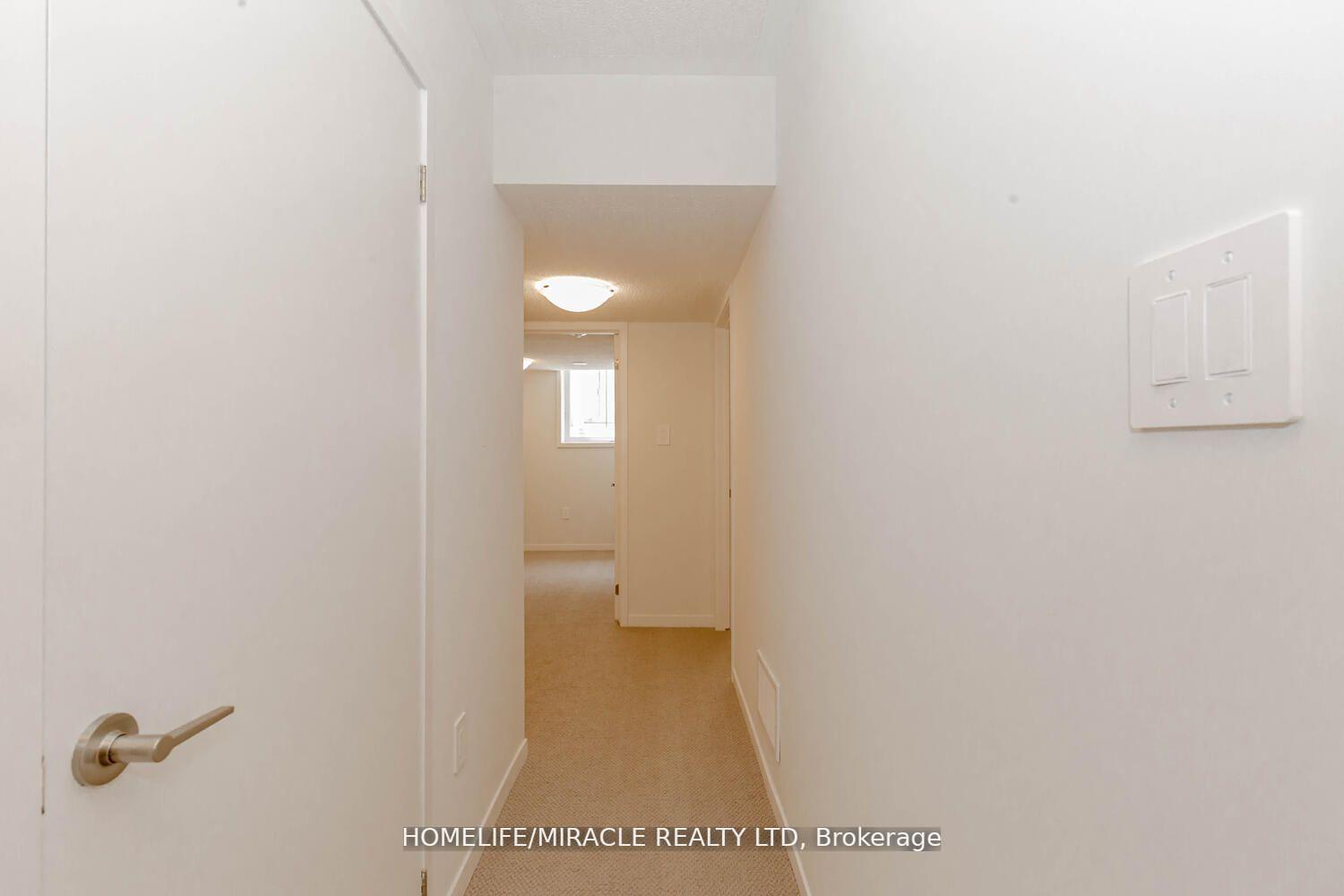 Photo 9 of Unit 5, 11 Honeycrisp Crescent, Vaughan, Vaughan Corporate Centre — HOMEH
