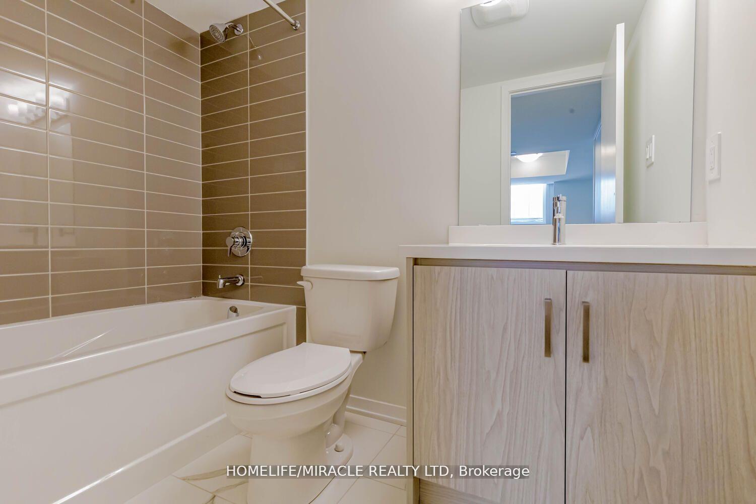 Photo 13 of Unit 5, 11 Honeycrisp Crescent, Vaughan, Vaughan Corporate Centre — HOMEH