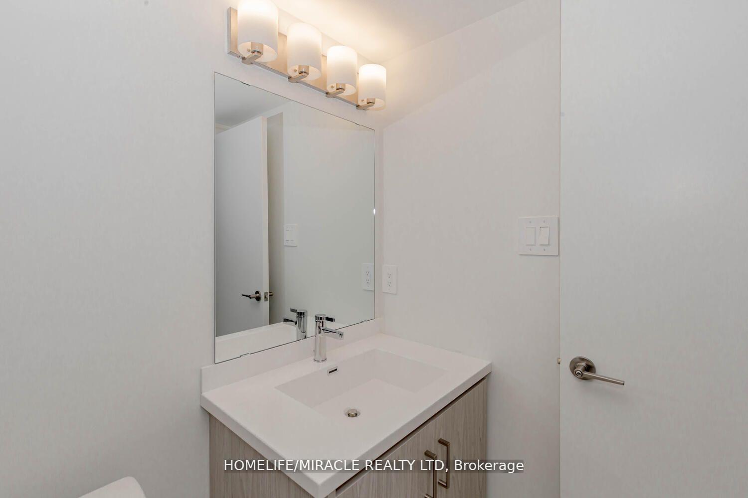 Photo 15 of Unit 5, 11 Honeycrisp Crescent, Vaughan, Vaughan Corporate Centre — HOMEH