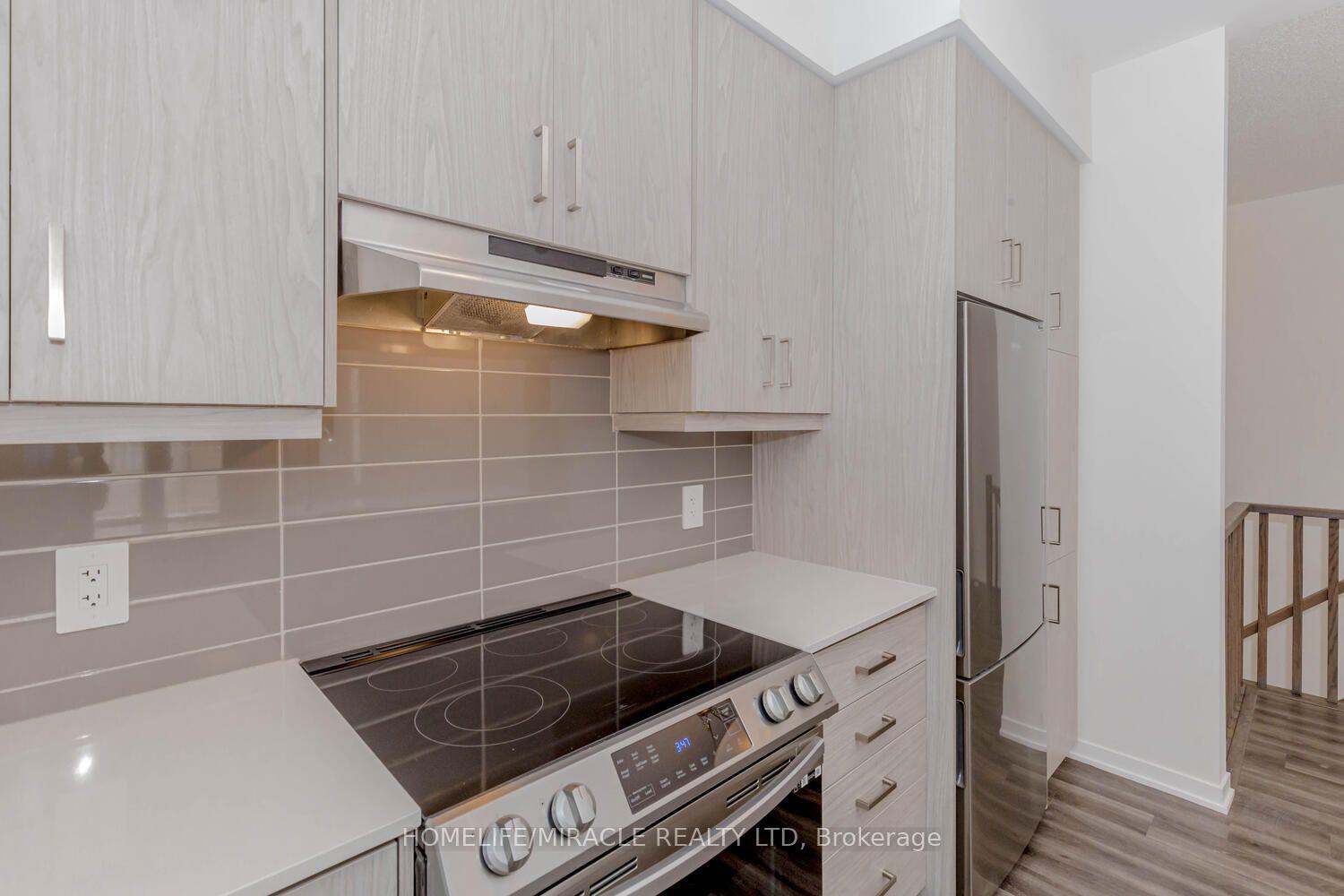 Photo 10 of Unit 5, 11 Honeycrisp Crescent, Vaughan, Vaughan Corporate Centre — HOMEH