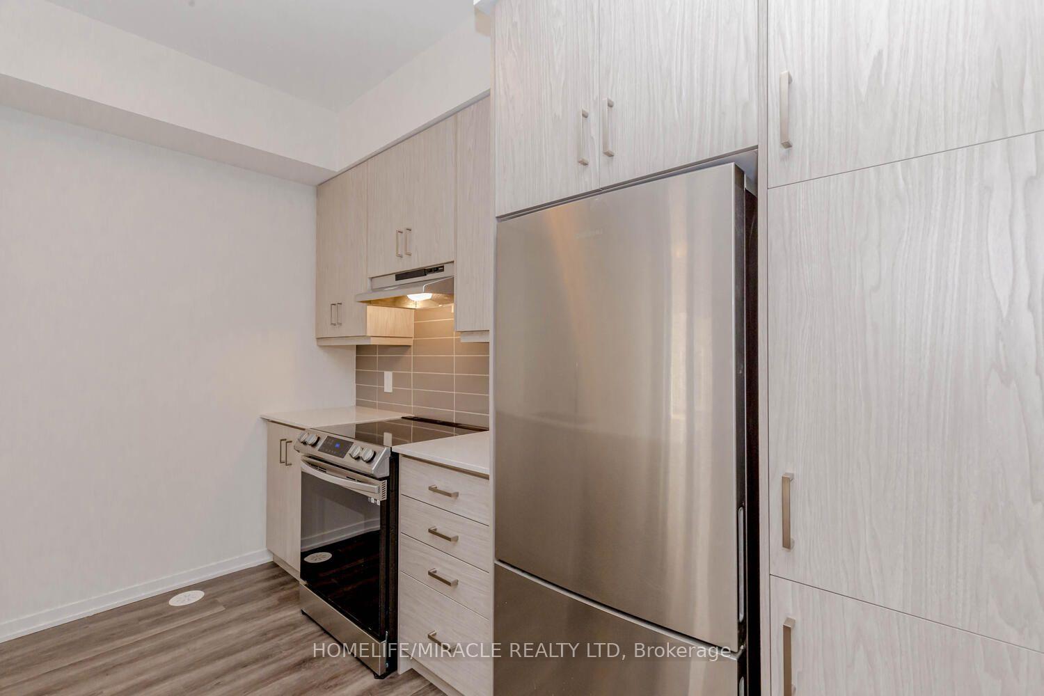 Photo 12 of Unit 5, 11 Honeycrisp Crescent, Vaughan, Vaughan Corporate Centre — HOMEH