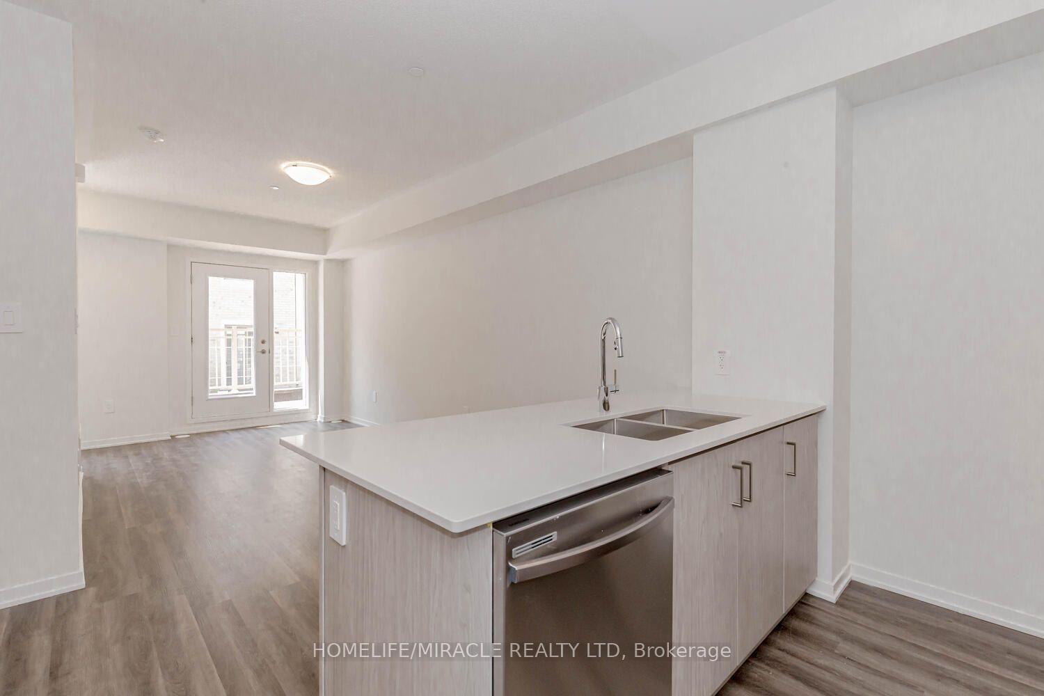 Photo 14 of Unit 5, 11 Honeycrisp Crescent, Vaughan, Vaughan Corporate Centre — HOMEH