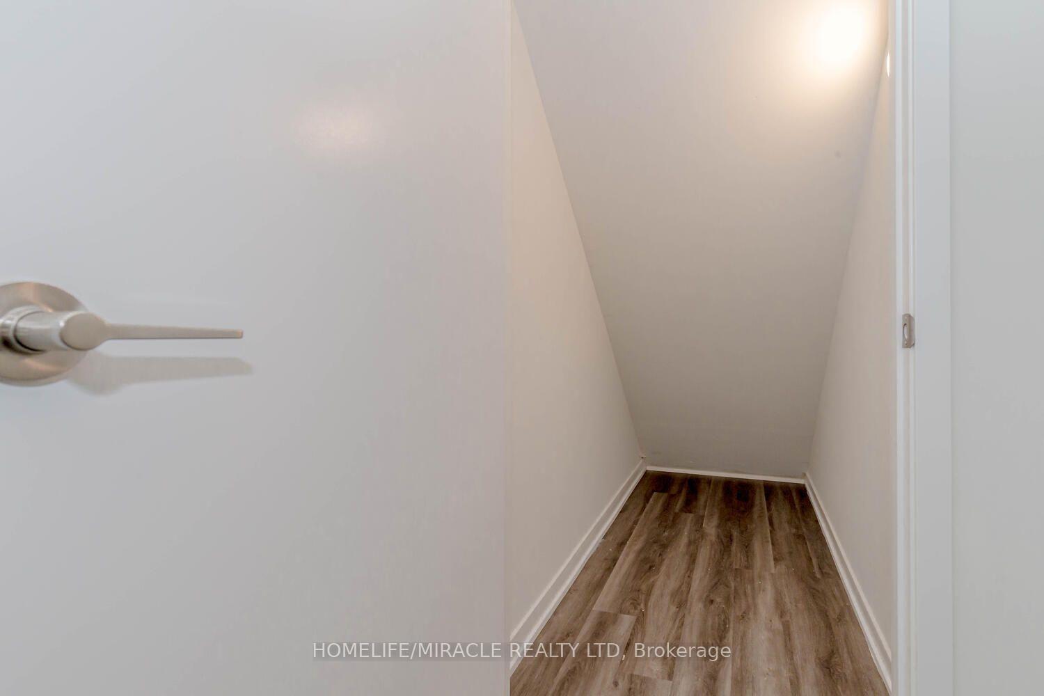 Photo 16 of Unit 5, 11 Honeycrisp Crescent, Vaughan, Vaughan Corporate Centre — HOMEH