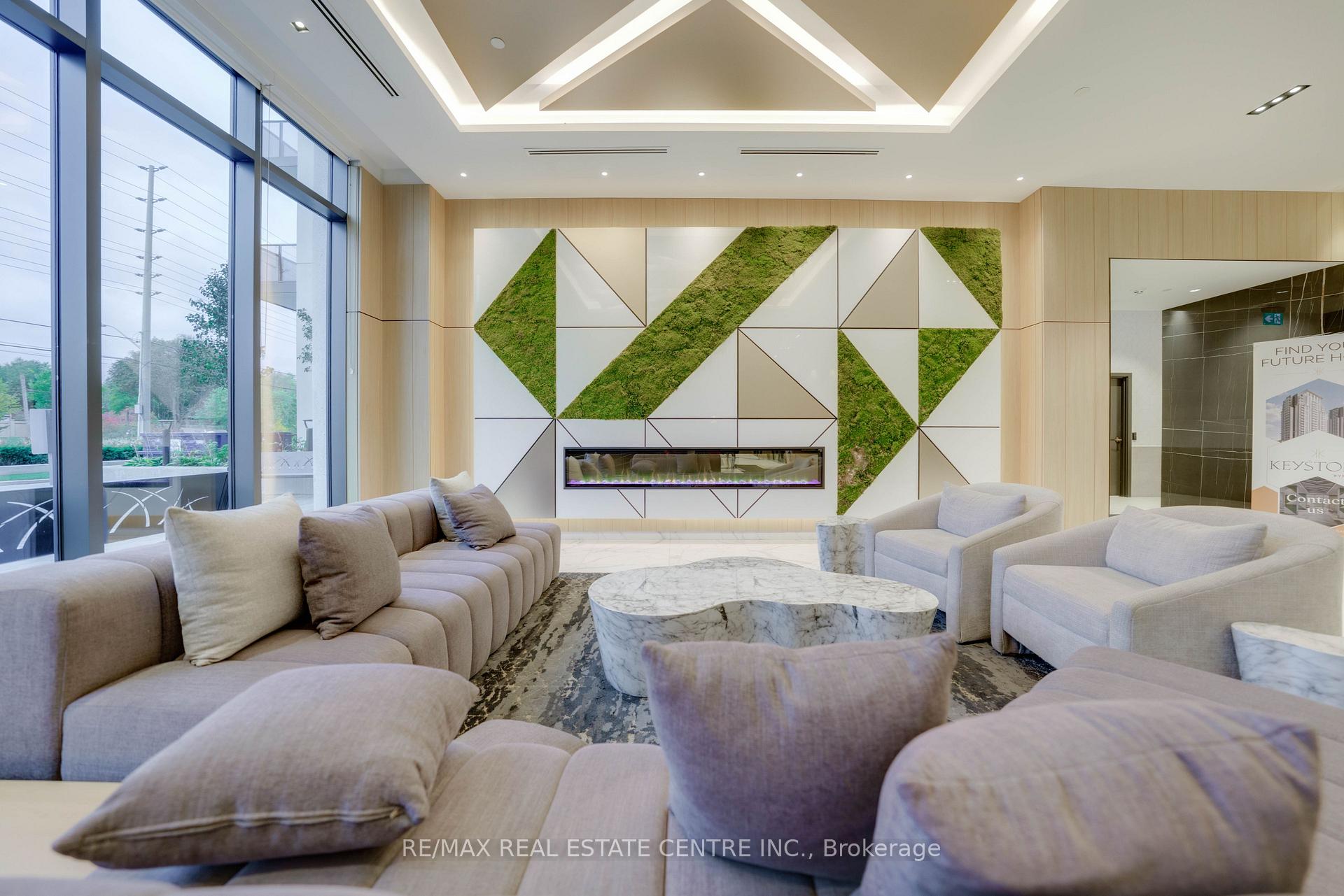 Photo 4 of Unit 509W, 202 Burnhamthorpe Road E, Mississauga, City Centre — HOMEH