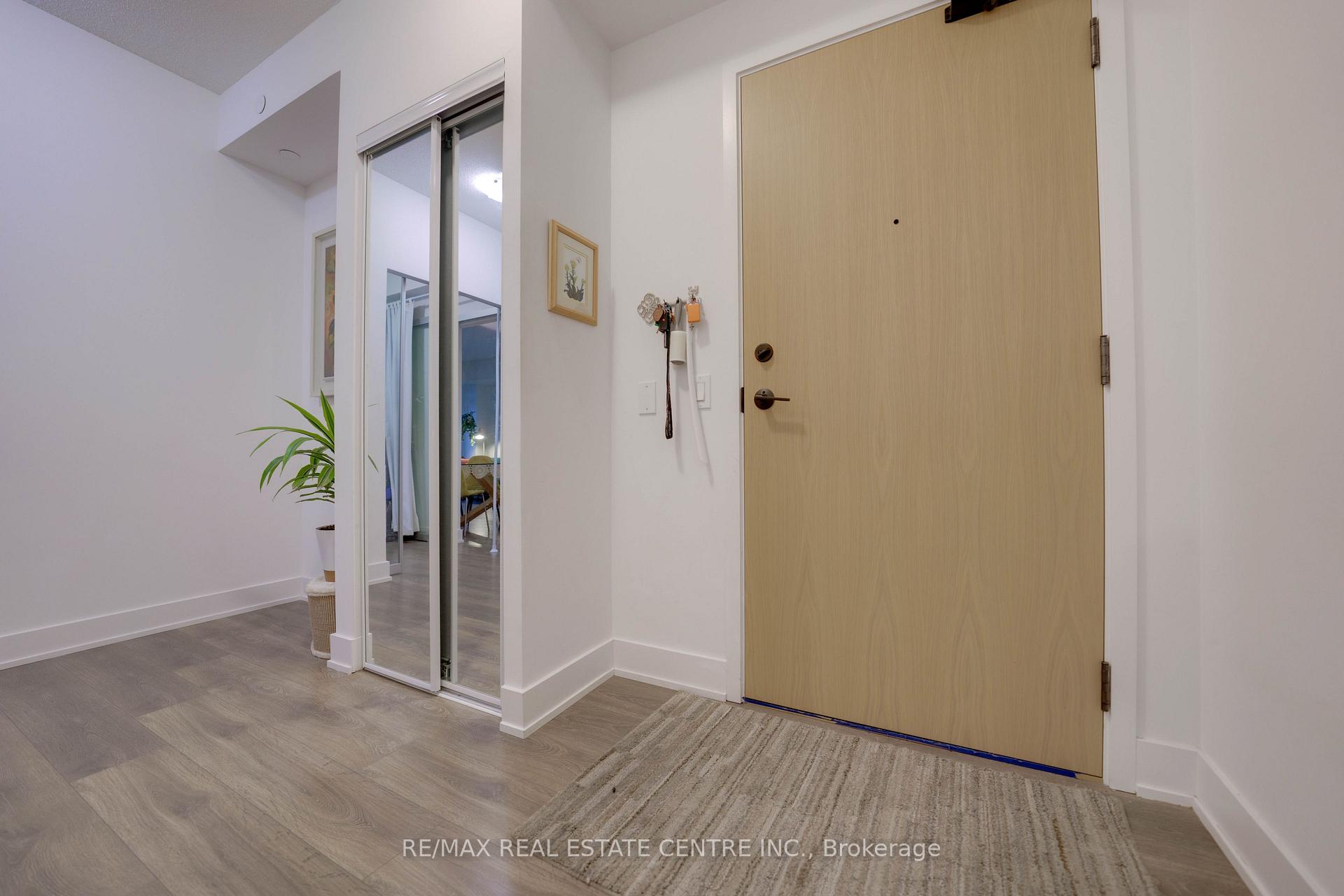 Photo 6 of Unit 509W, 202 Burnhamthorpe Road E, Mississauga, City Centre — HOMEH