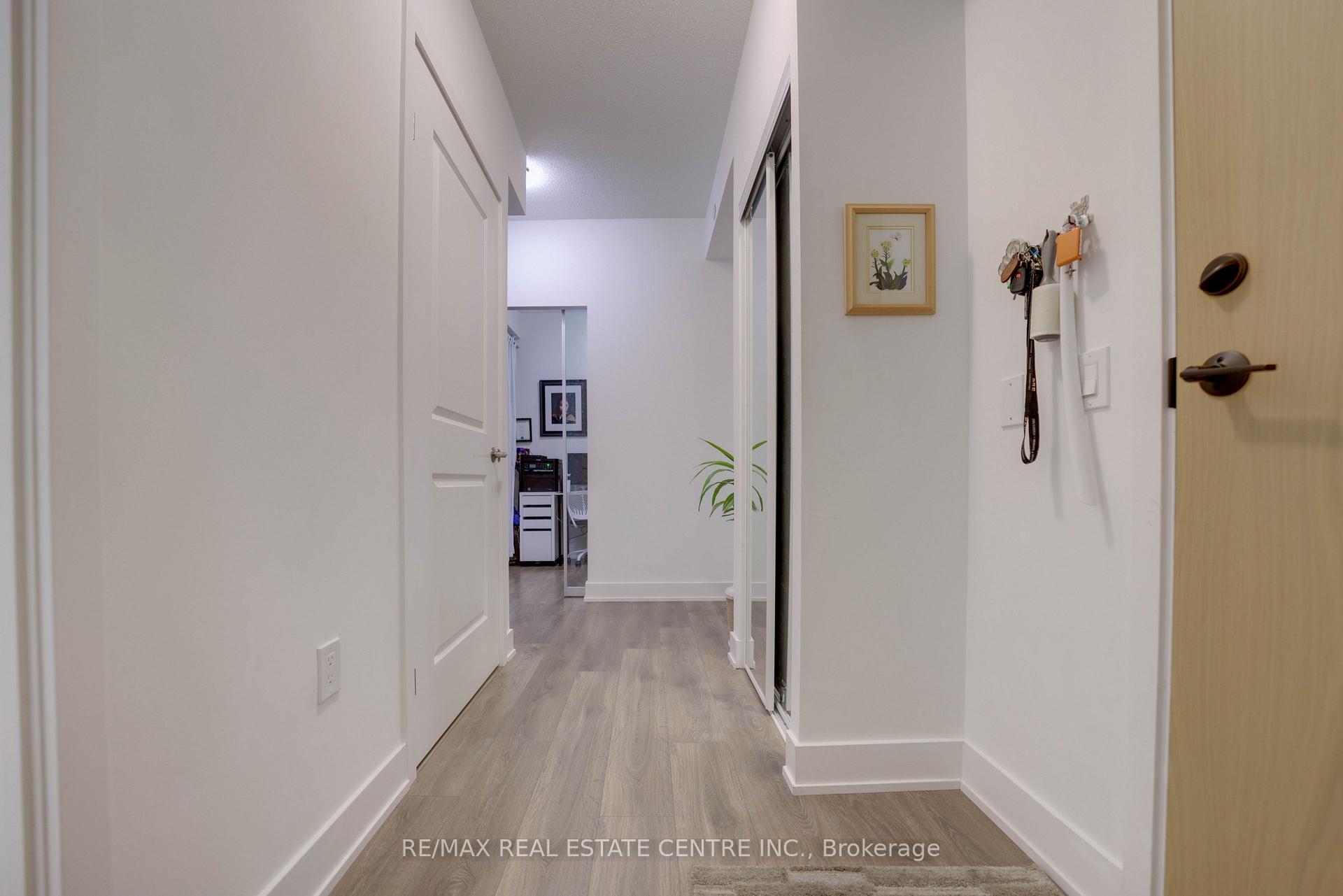 Photo 7 of Unit 509W, 202 Burnhamthorpe Road E, Mississauga, City Centre — HOMEH