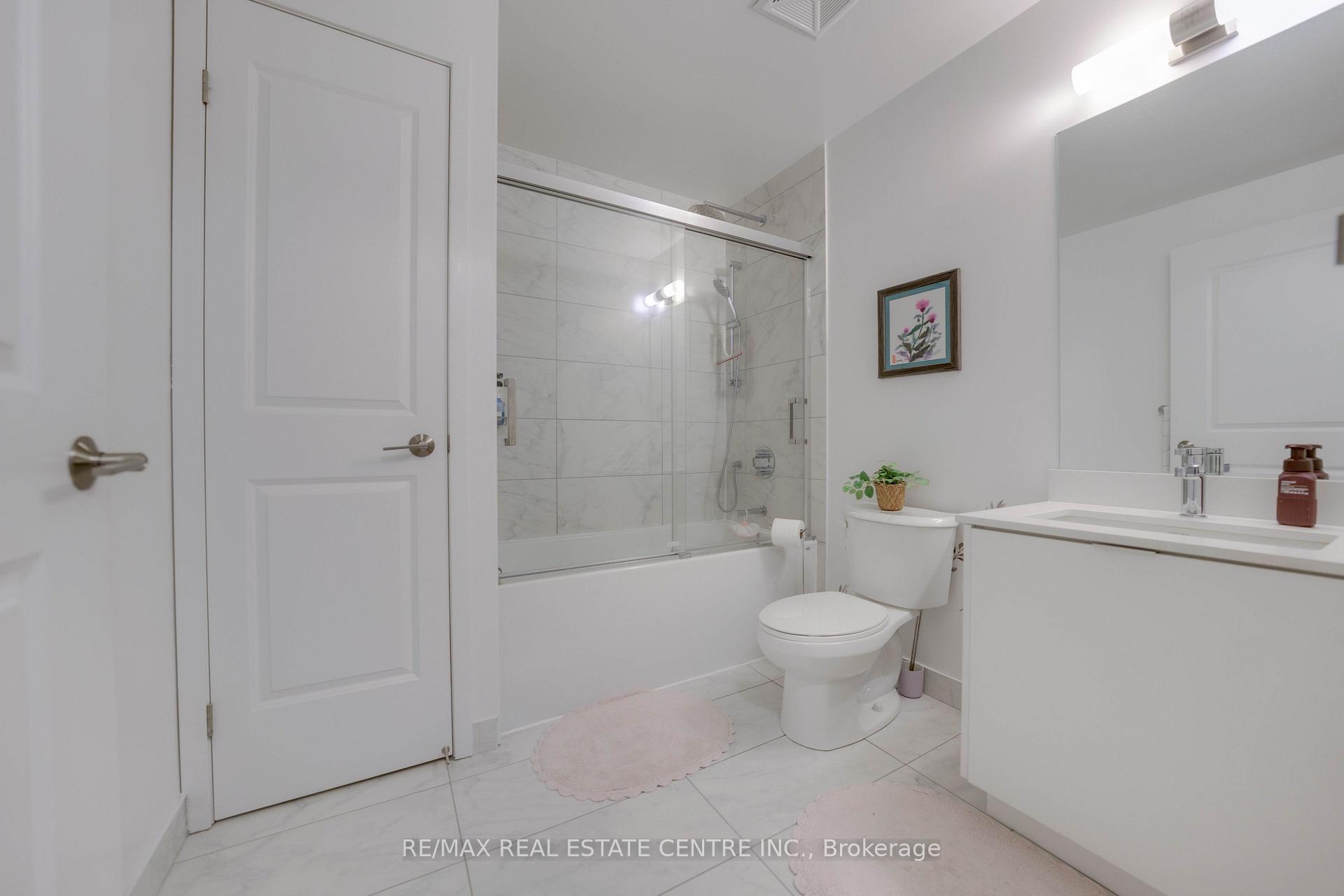 Photo 15 of Unit 509W, 202 Burnhamthorpe Road E, Mississauga, City Centre — HOMEH