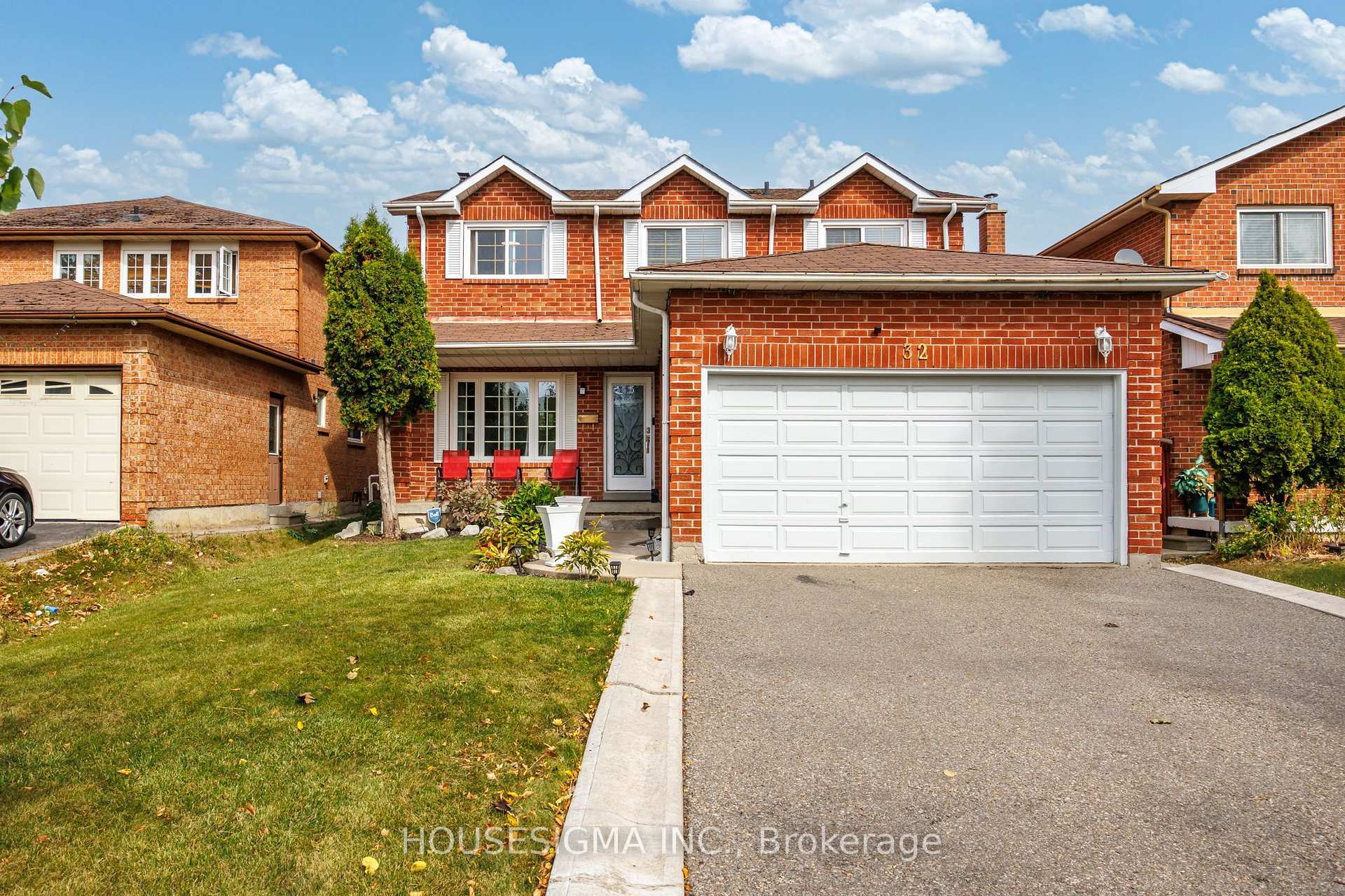 Photo 2 of 32 Ballycastle Crescent, Brampton, Heart Lake West — HOMEH