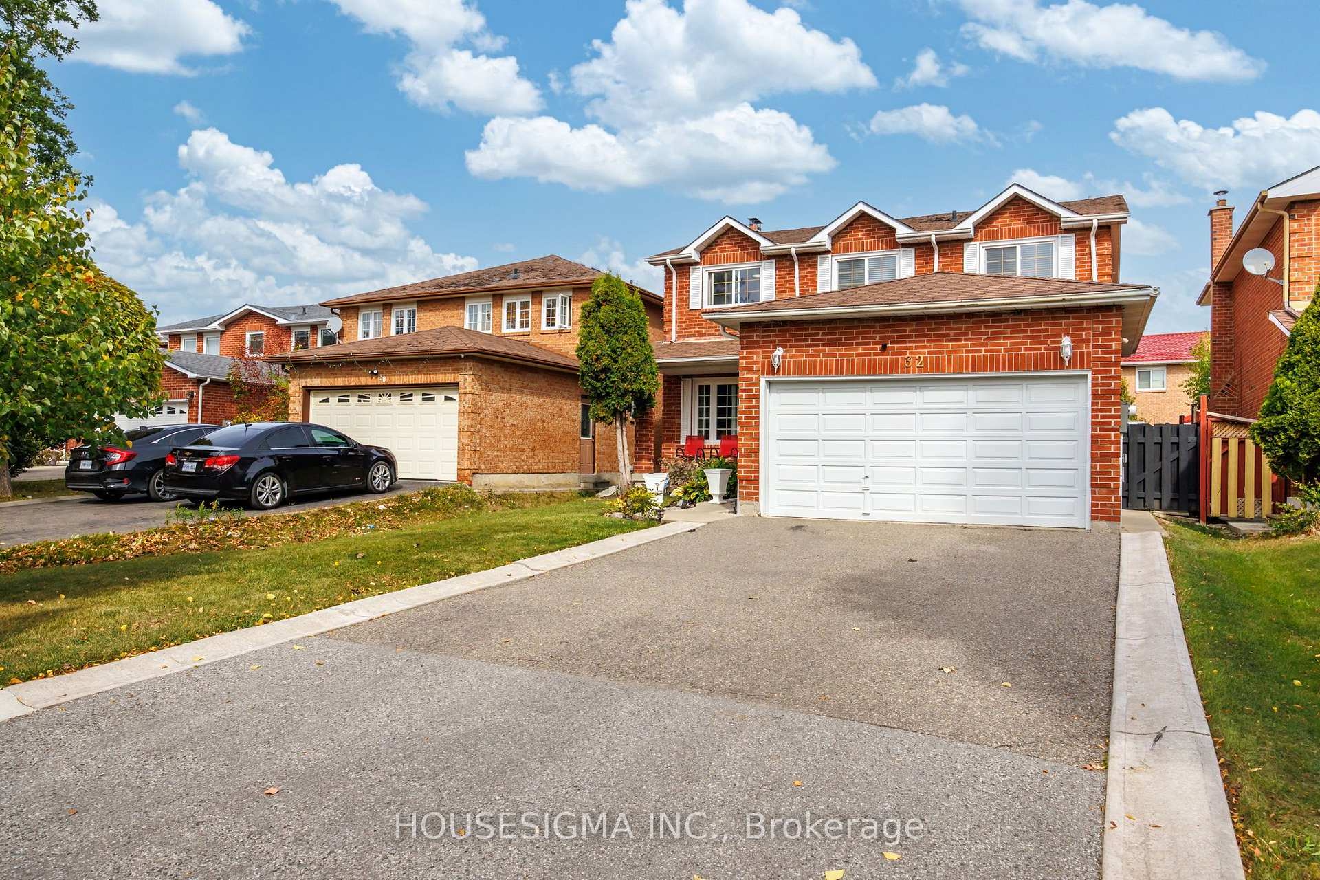 Photo 3 of 32 Ballycastle Crescent, Brampton, Heart Lake West — HOMEH
