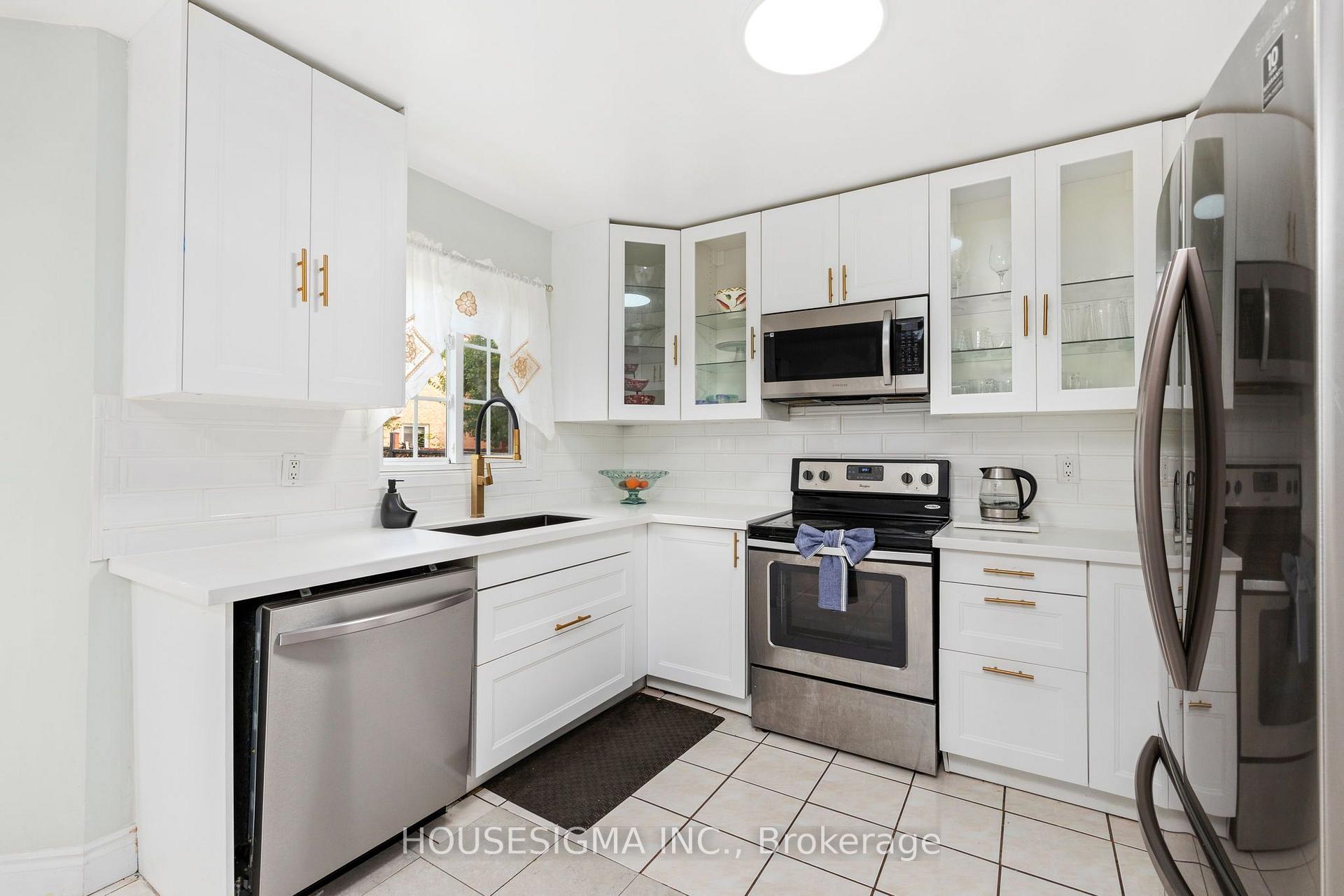 Photo 15 of 32 Ballycastle Crescent, Brampton, Heart Lake West — HOMEH