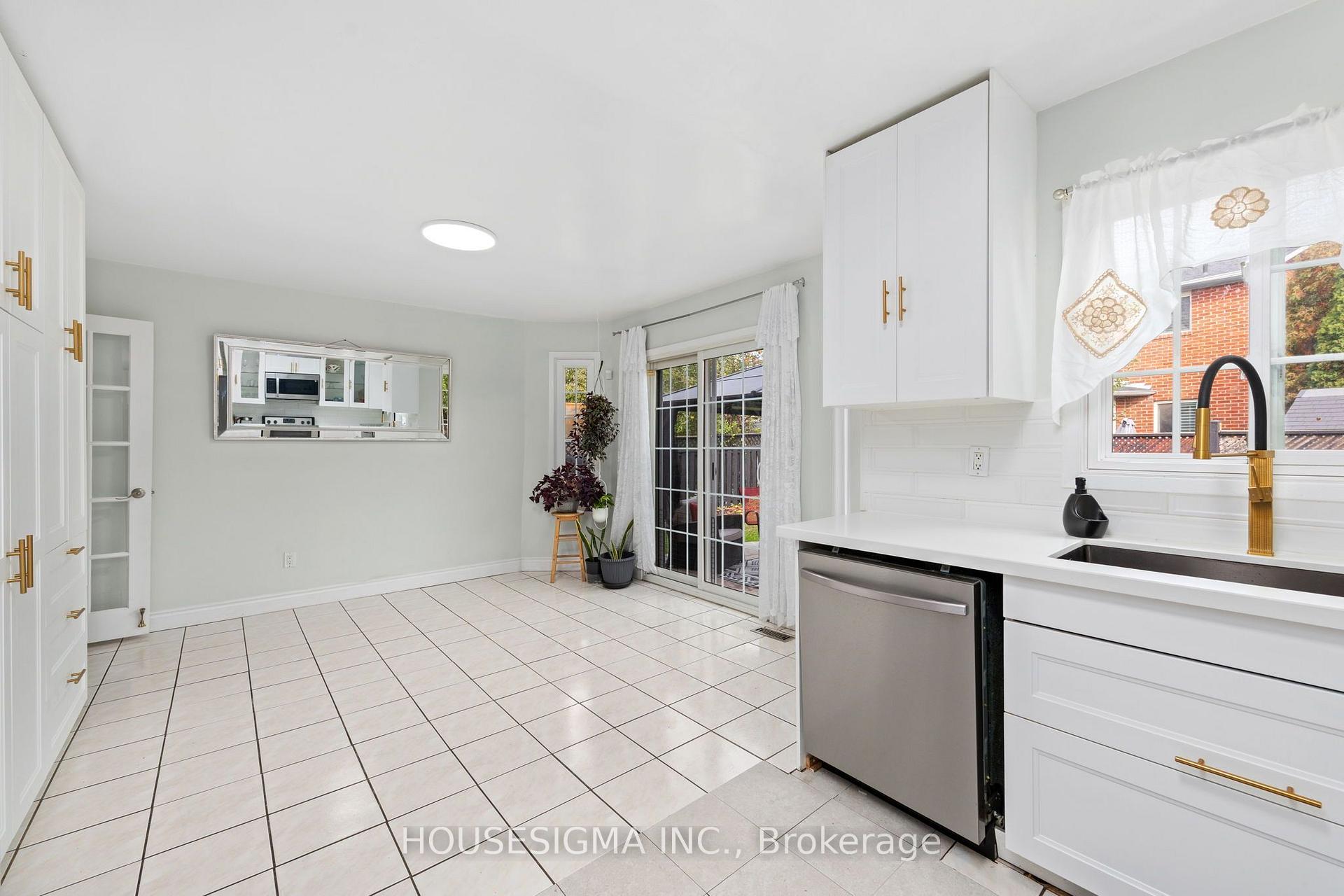 Photo 17 of 32 Ballycastle Crescent, Brampton, Heart Lake West — HOMEH