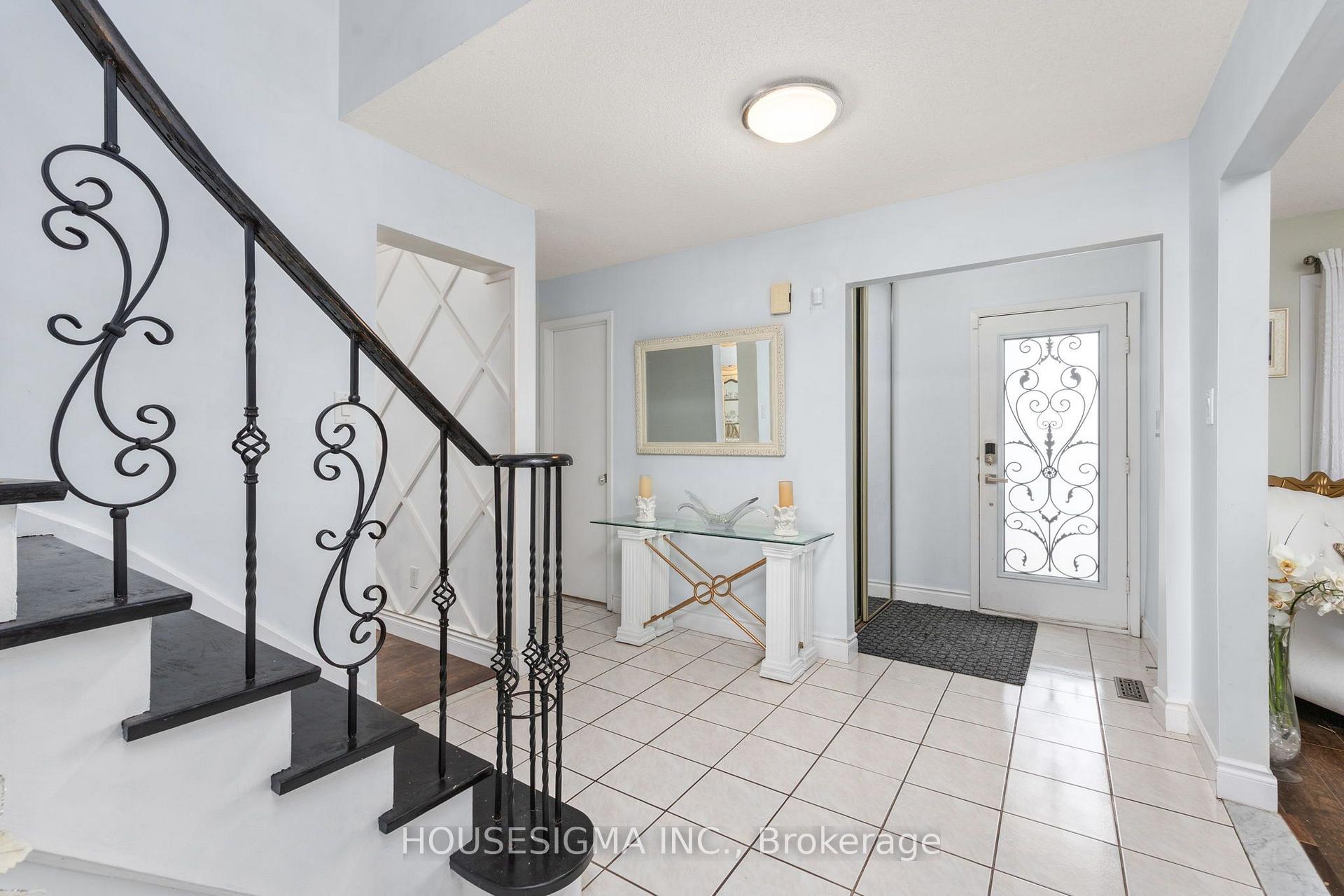 Photo 18 of 32 Ballycastle Crescent, Brampton, Heart Lake West — HOMEH