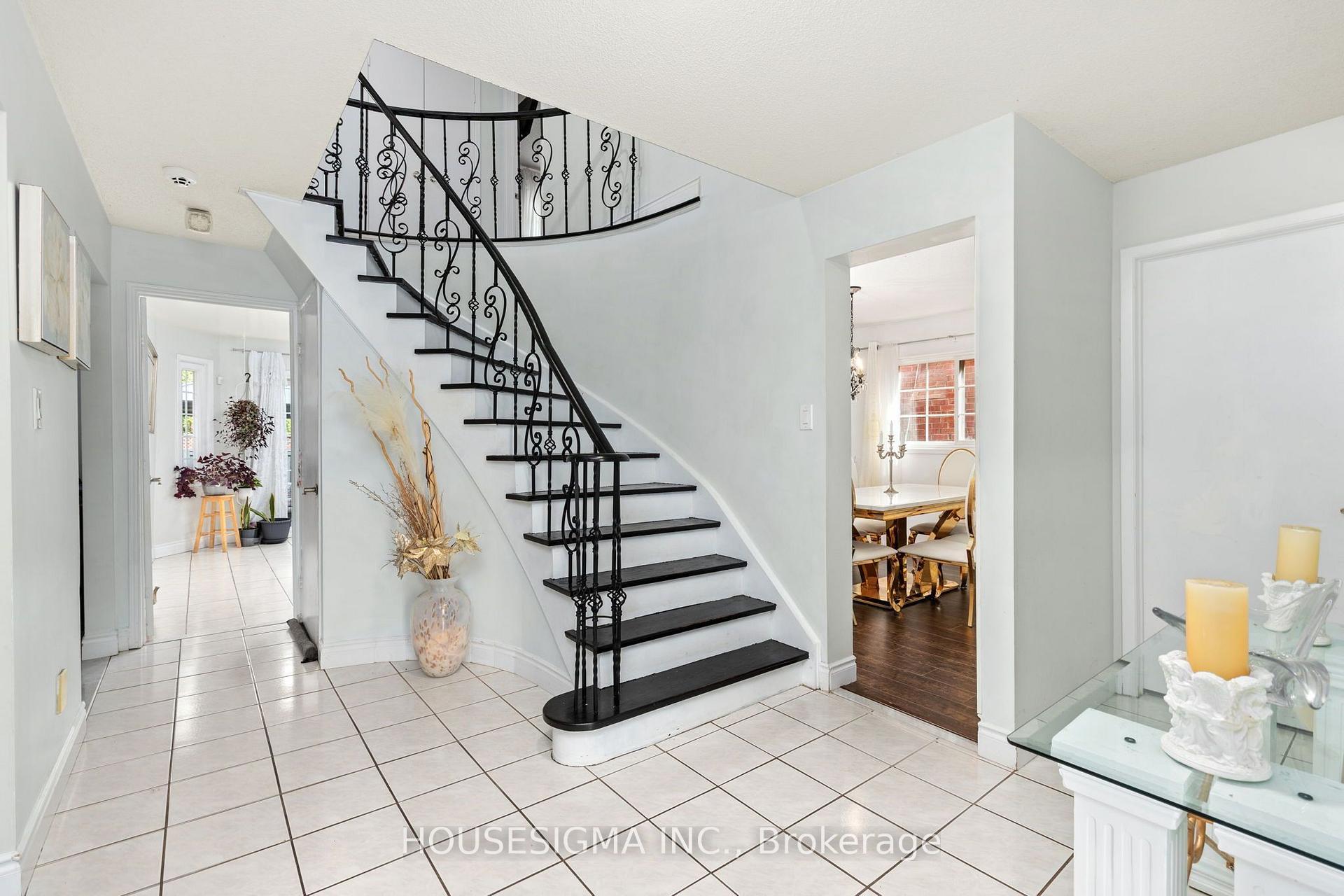 Photo 21 of 32 Ballycastle Crescent, Brampton, Heart Lake West — HOMEH
