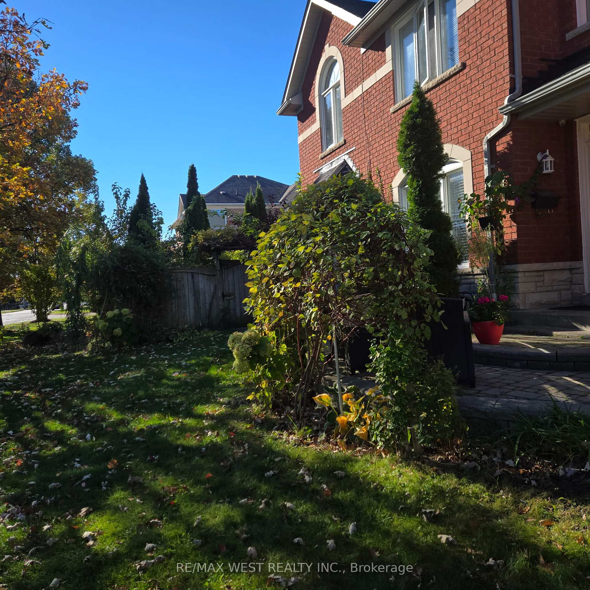 Photo 6 of 883 Strouds Lane, Pickering, Dunbarton — HOMEH