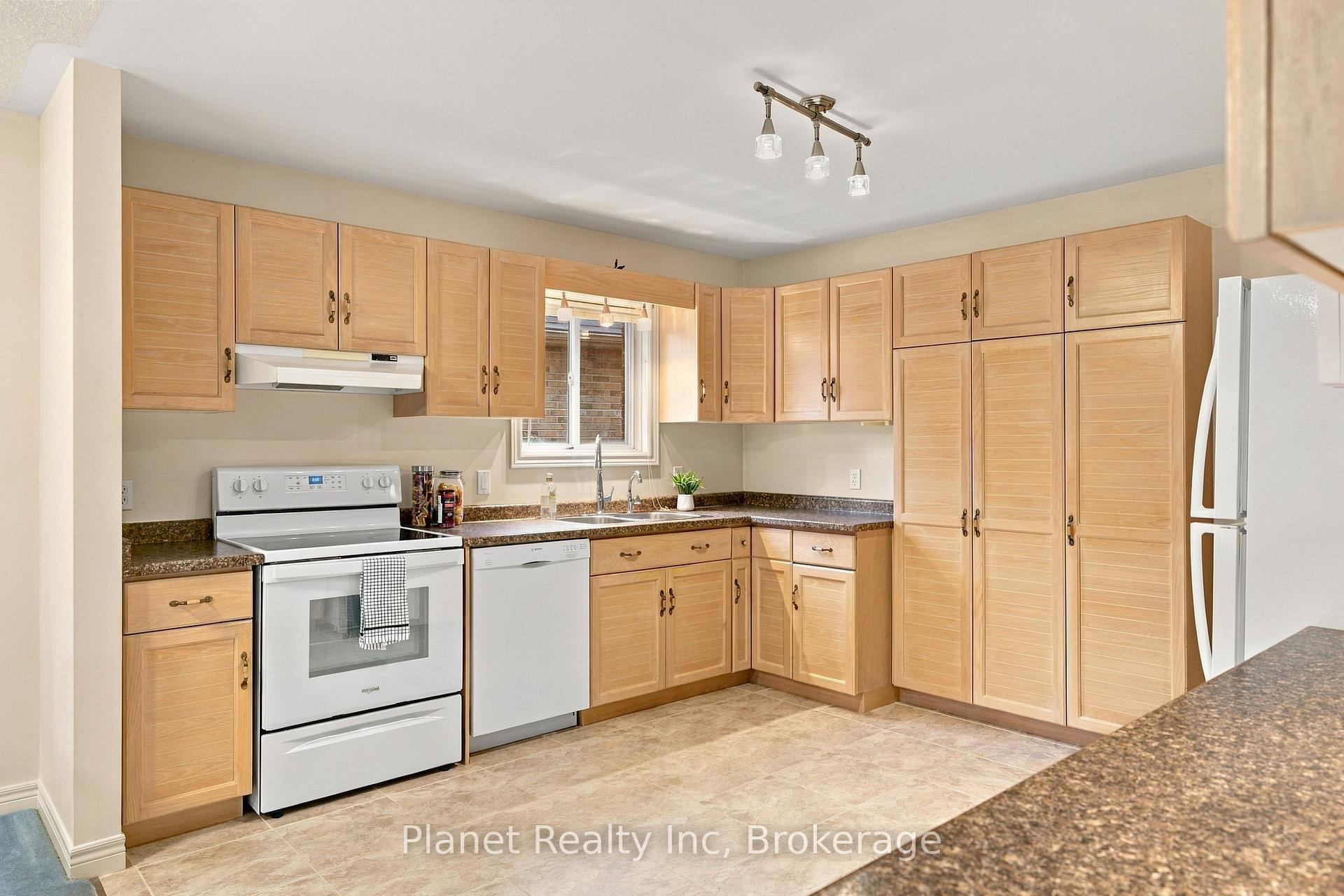 Photo 12 of 4 Ashcroft Court, Guelph, Village By The Arboretum — HOMEH
