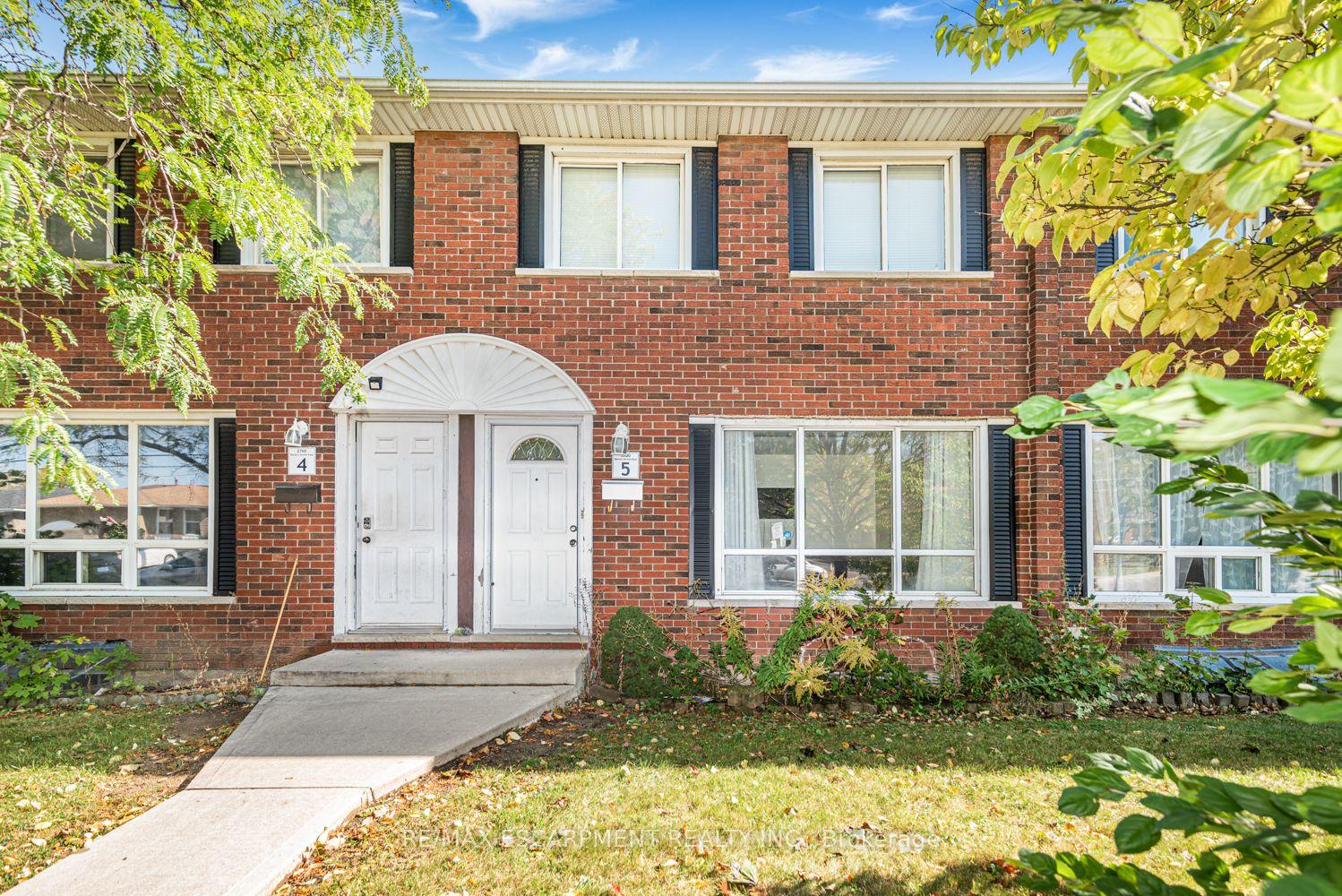 Photo 2 of Unit 5, 2700 Barton Street E, Hamilton, Riverdale — HOMEH