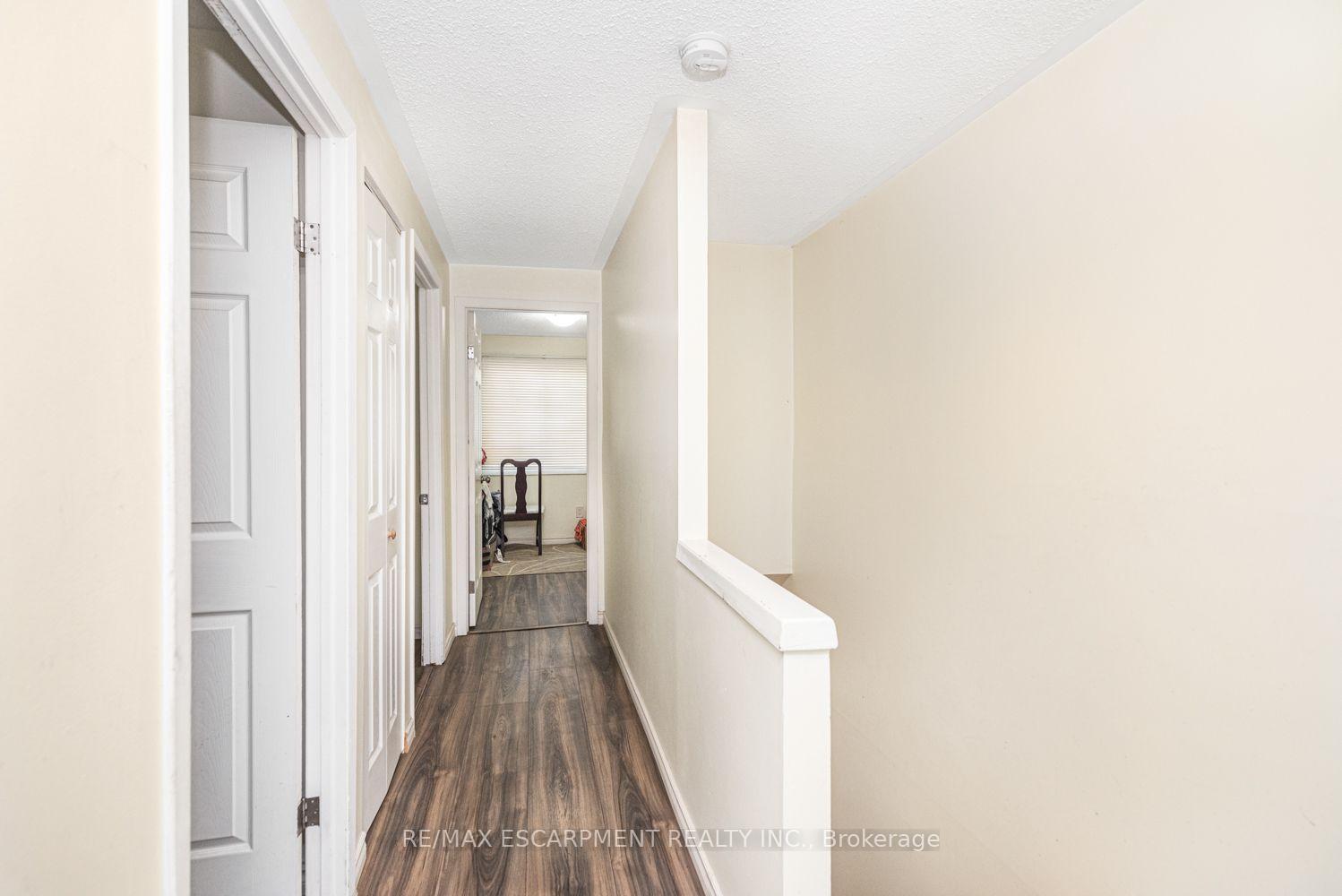 Photo 3 of Unit 5, 2700 Barton Street E, Hamilton, Riverdale — HOMEH
