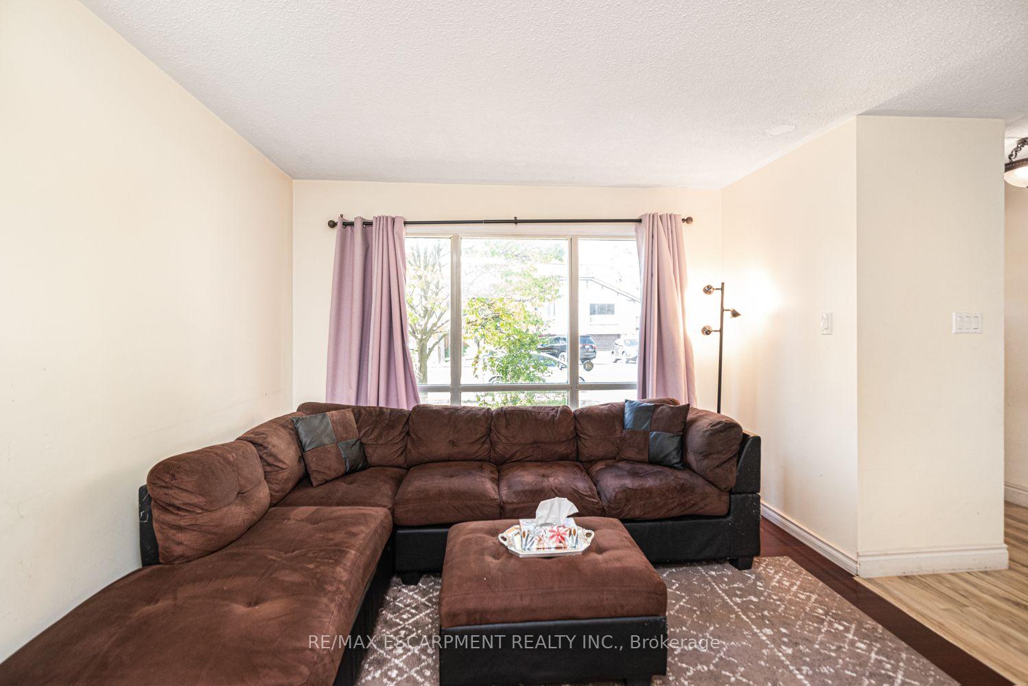 Photo 6 of Unit 5, 2700 Barton Street E, Hamilton, Riverdale — HOMEH