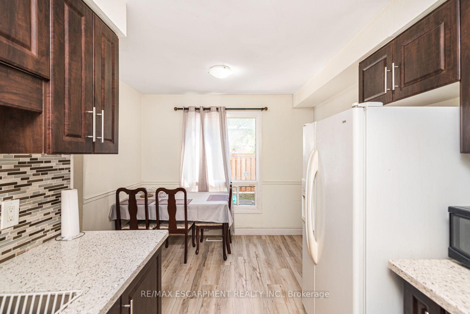 Photo 9 of Unit 5, 2700 Barton Street E, Hamilton, Riverdale — HOMEH