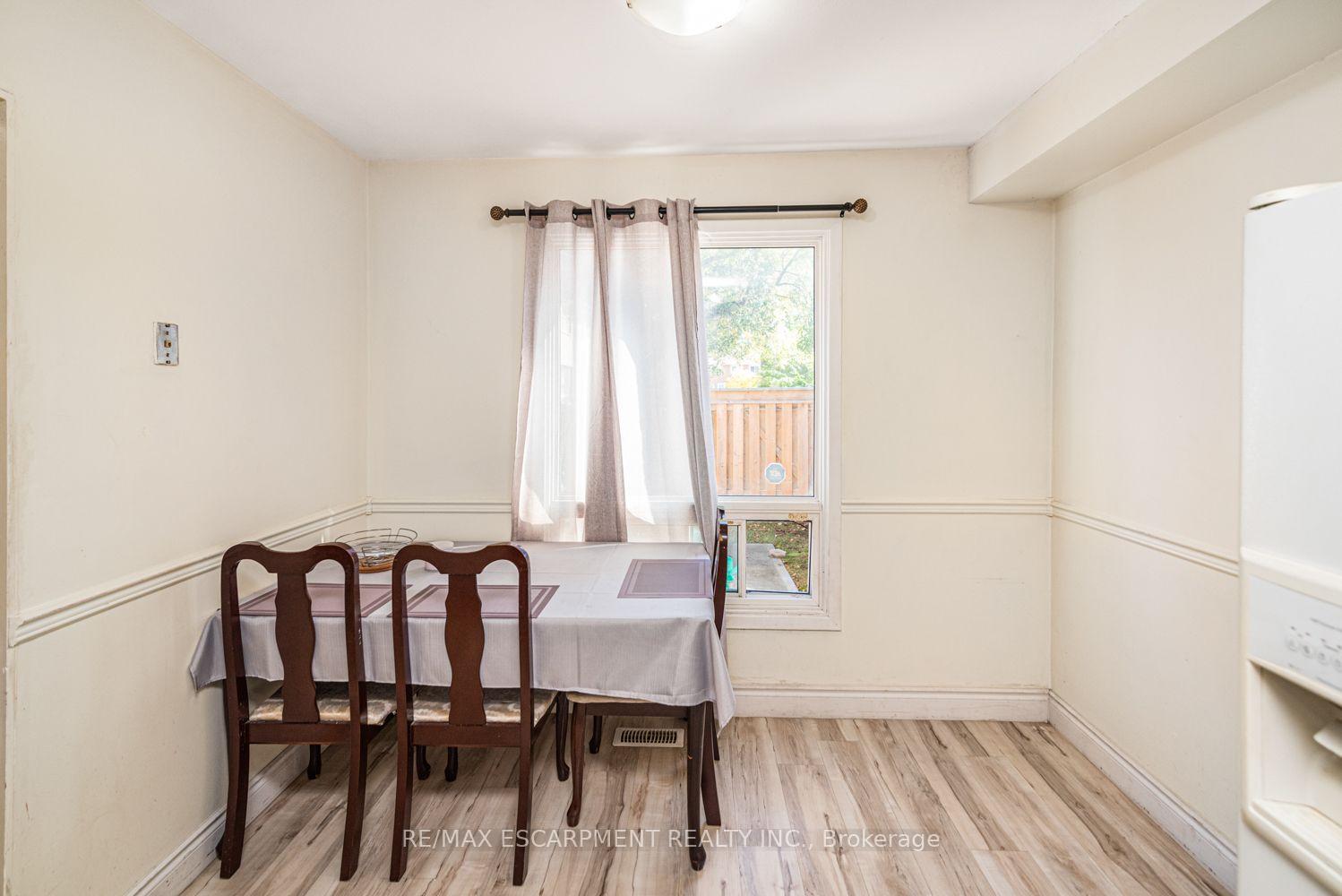 Photo 12 of Unit 5, 2700 Barton Street E, Hamilton, Riverdale — HOMEH