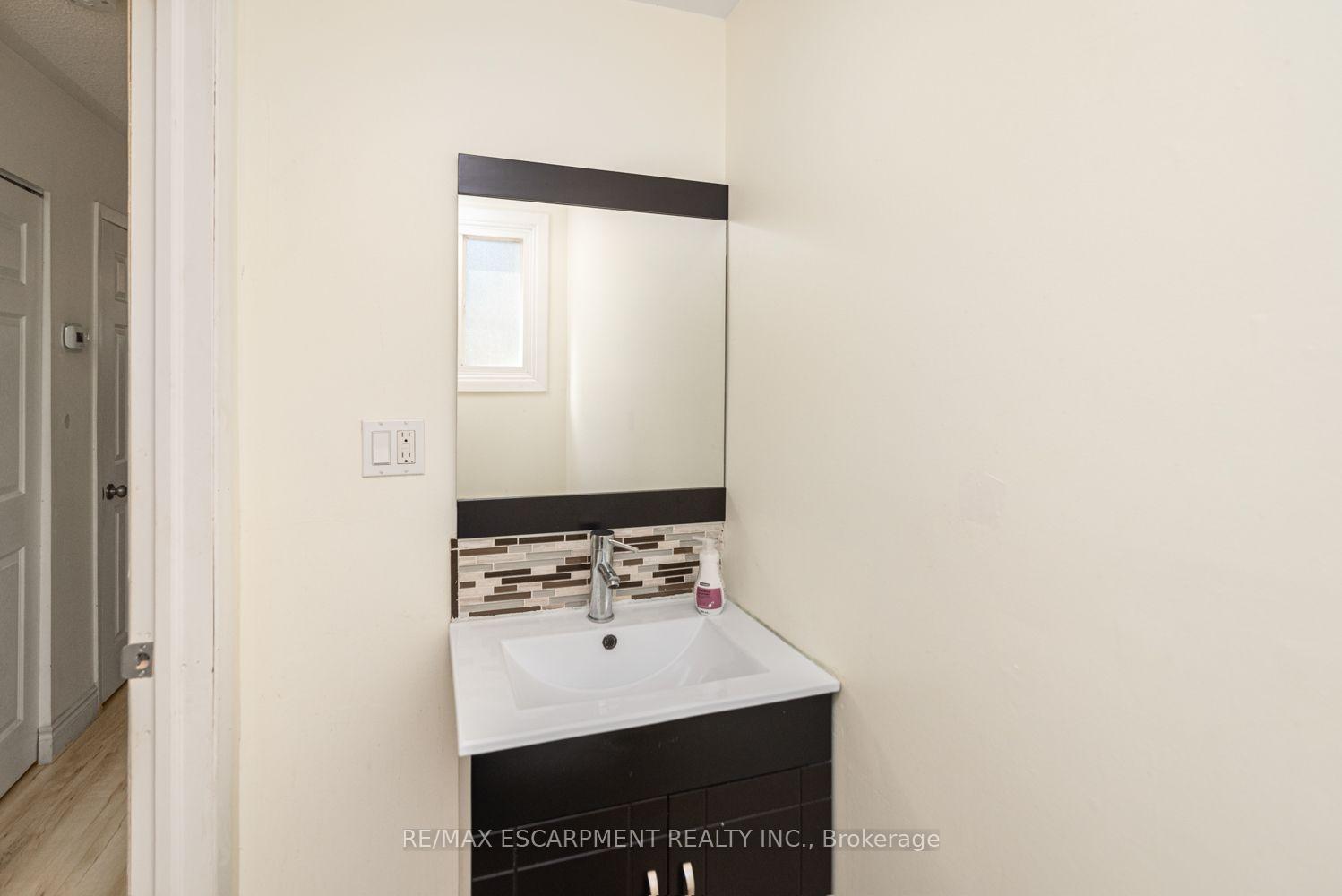 Photo 25 of Unit 5, 2700 Barton Street E, Hamilton, Riverdale — HOMEH