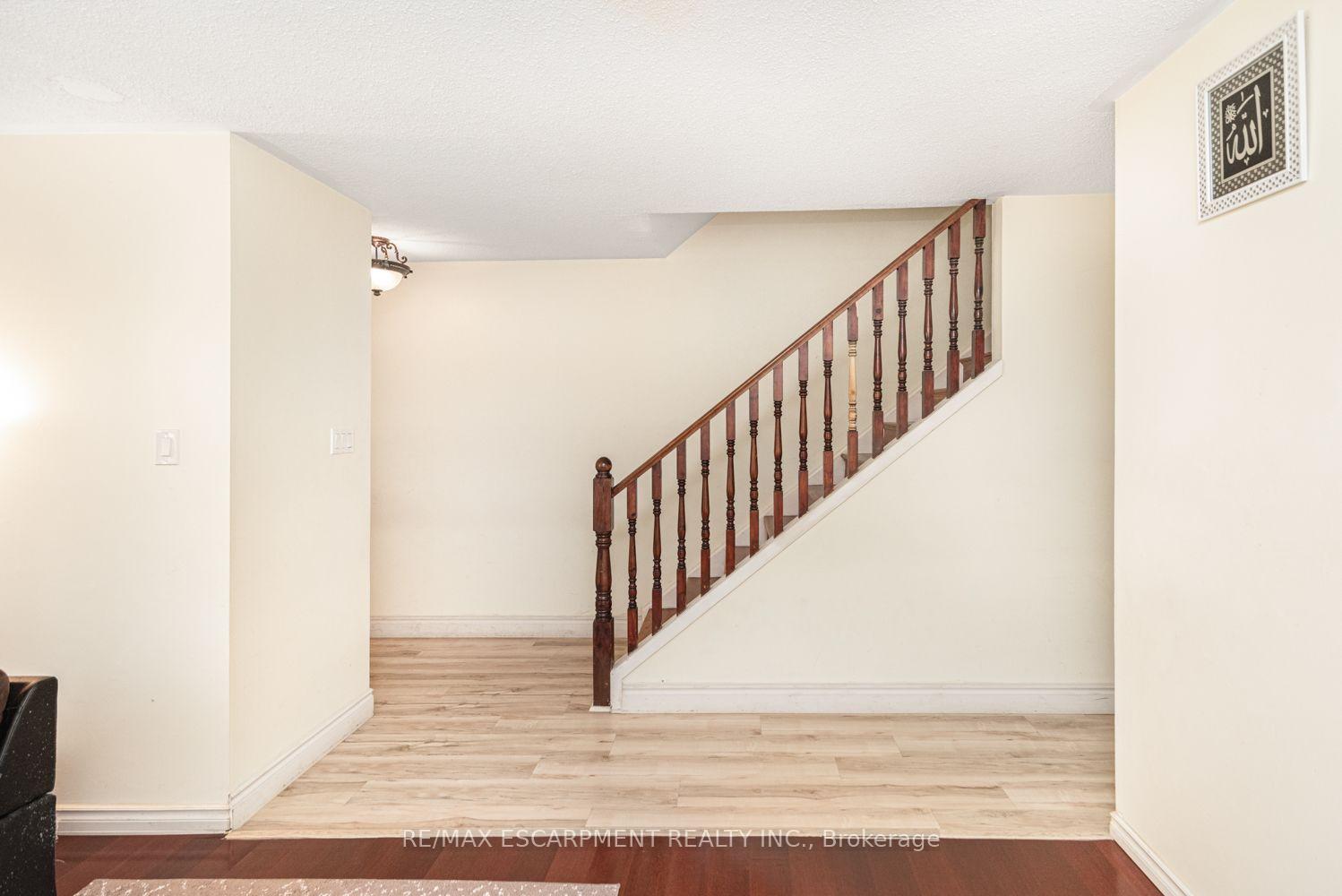 Photo 30 of Unit 5, 2700 Barton Street E, Hamilton, Riverdale — HOMEH