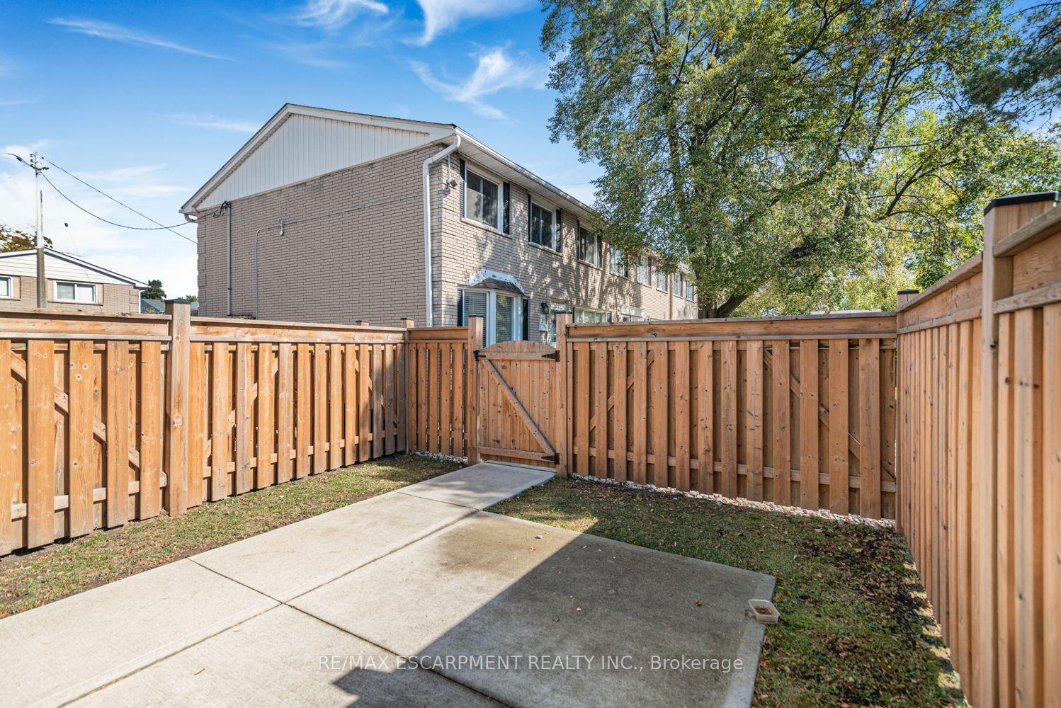 Photo 35 of Unit 5, 2700 Barton Street E, Hamilton, Riverdale — HOMEH