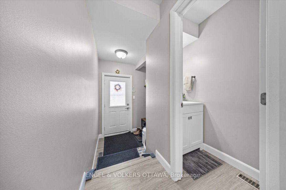 Photo 2 of 47 Bentbrook Crescent, Ottawa, Barrhaven - Heritage Park — HOMEH