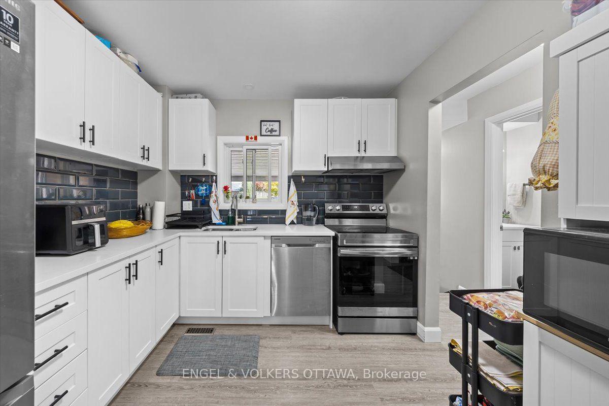Photo 10 of 47 Bentbrook Crescent, Ottawa, Barrhaven - Heritage Park — HOMEH