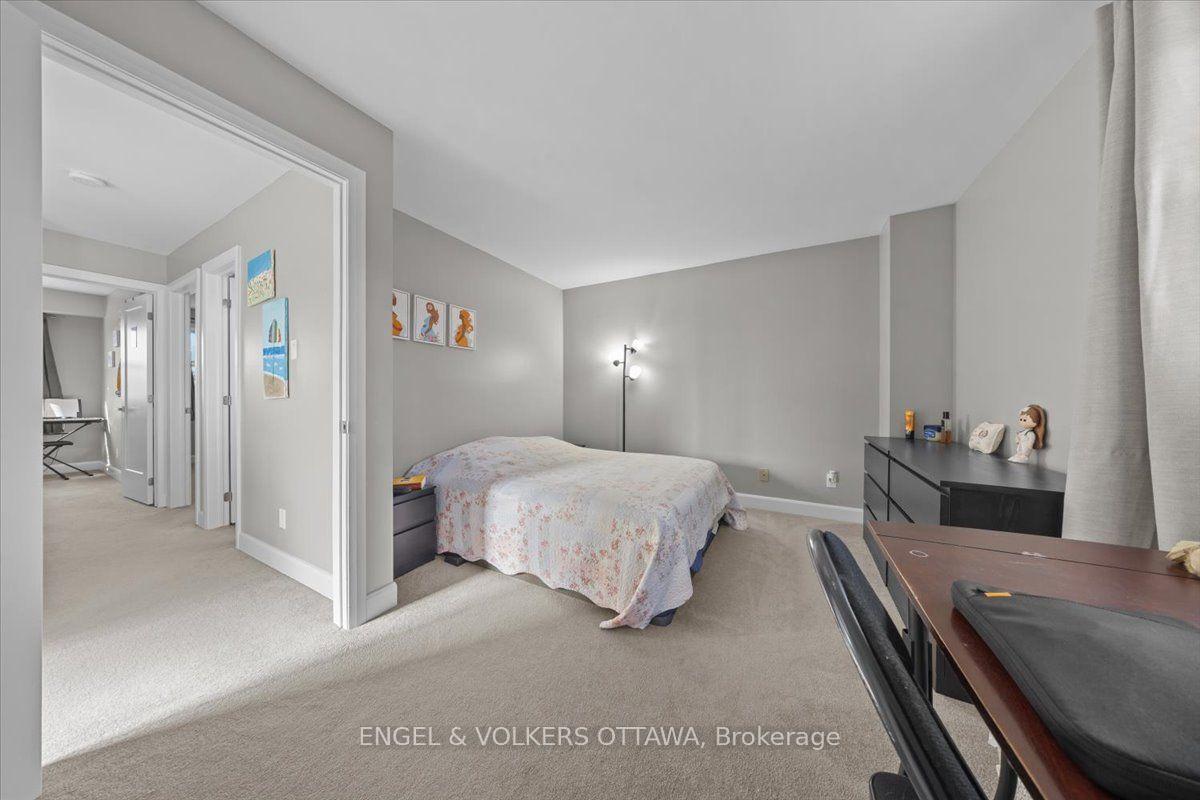 Photo 12 of 47 Bentbrook Crescent, Ottawa, Barrhaven - Heritage Park — HOMEH