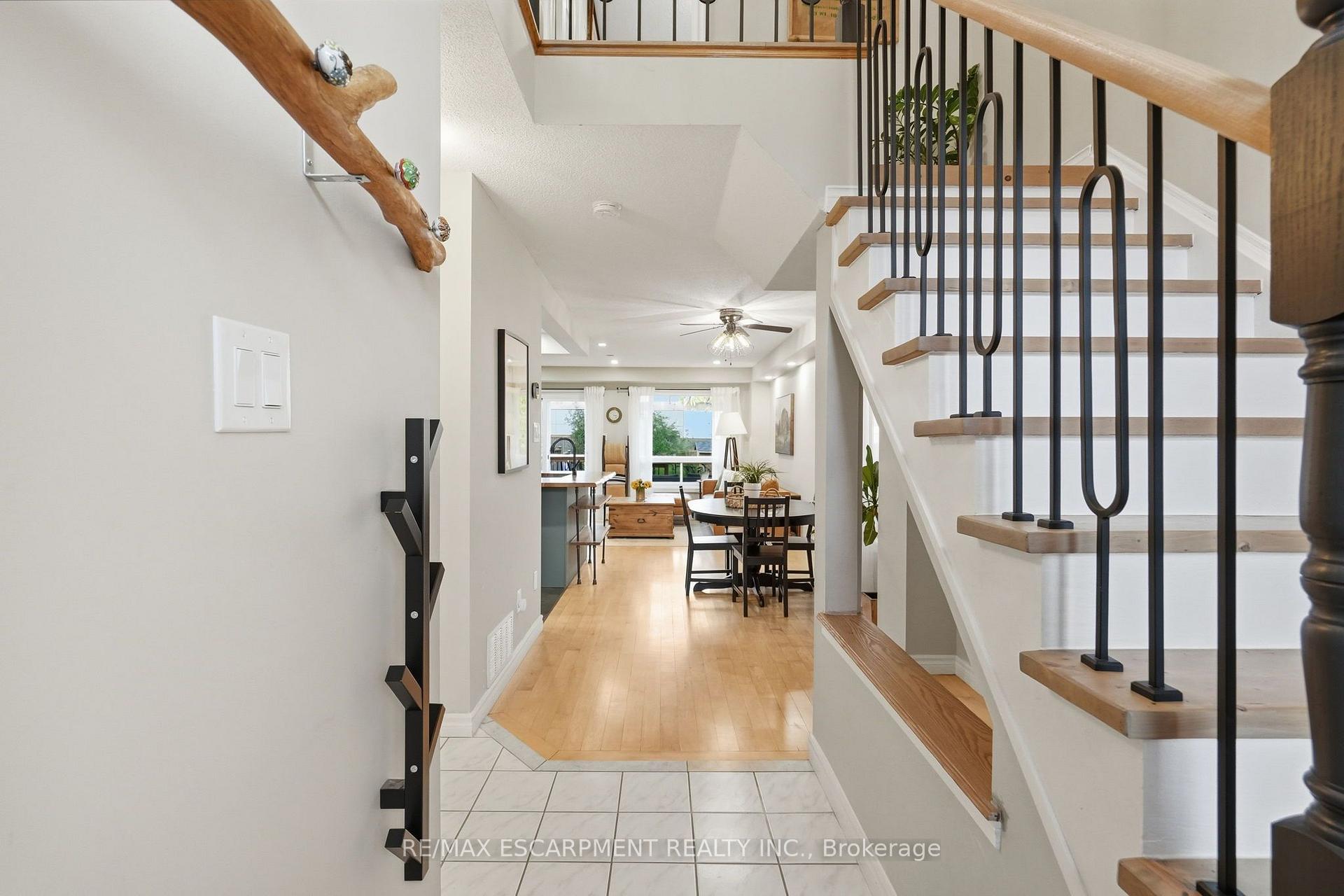 Photo 5 of 42 Kildonan Crescent, Hamilton, Waterdown — HOMEH