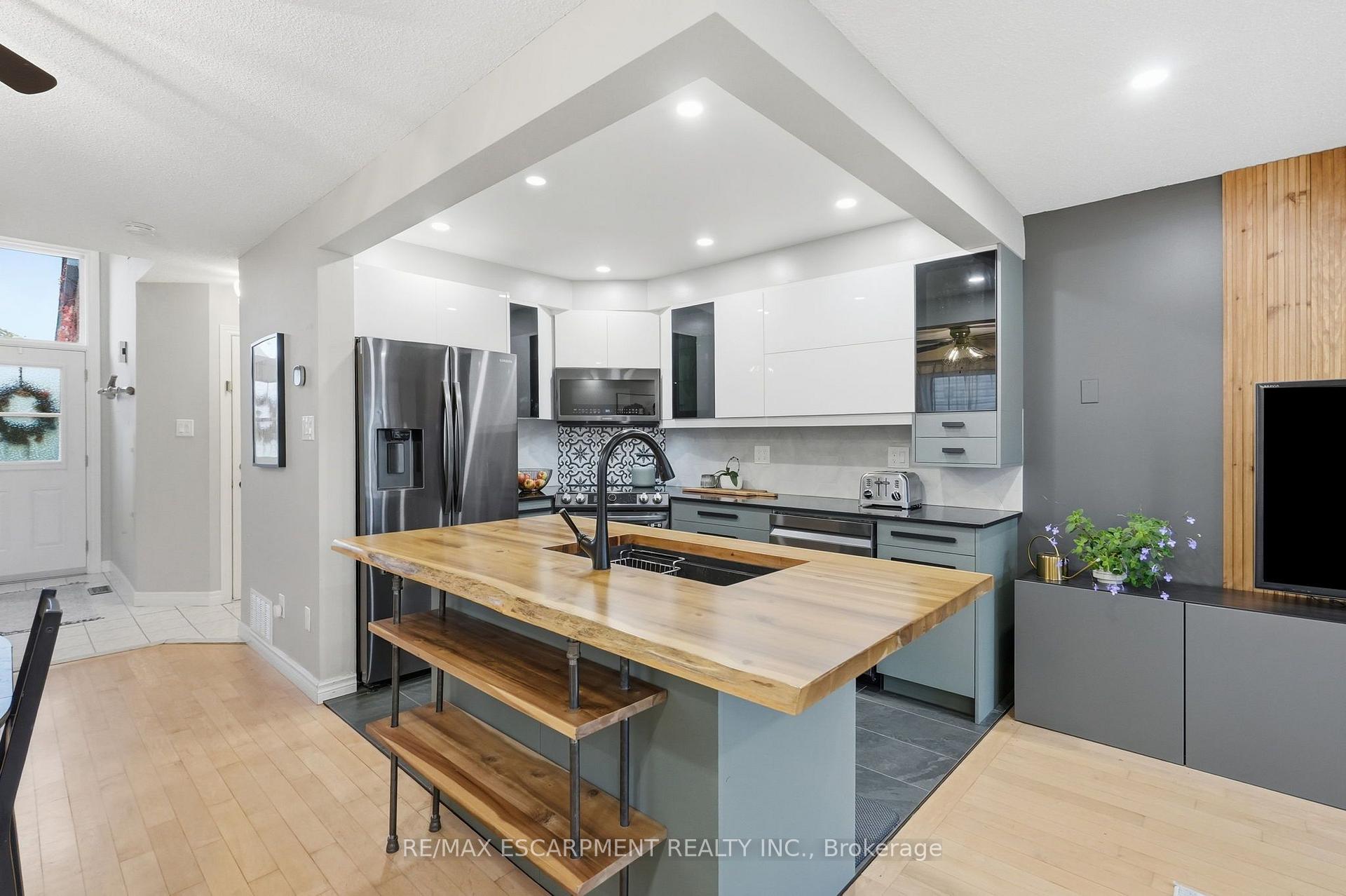 Photo 7 of 42 Kildonan Crescent, Hamilton, Waterdown — HOMEH