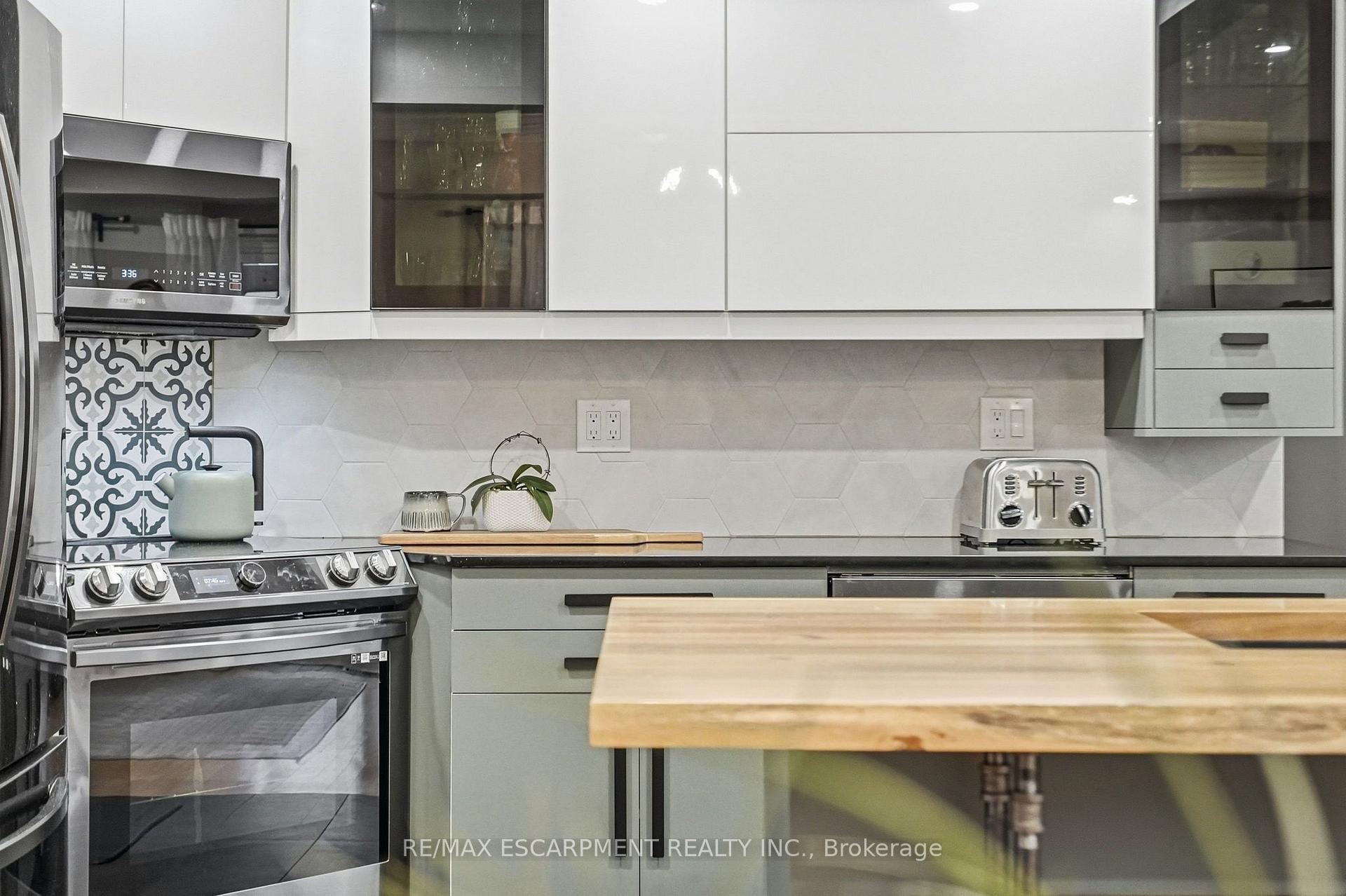 Photo 9 of 42 Kildonan Crescent, Hamilton, Waterdown — HOMEH