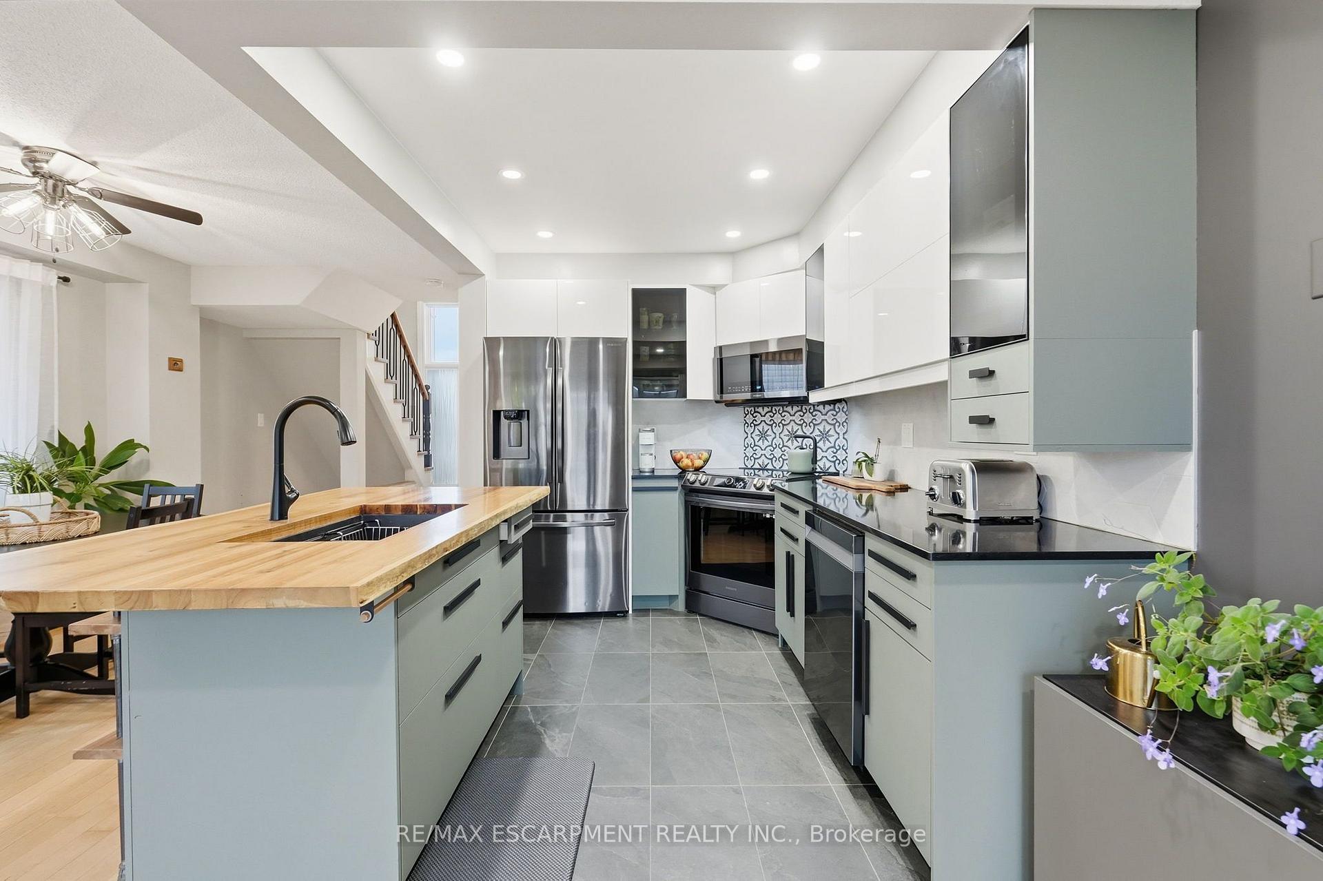 Photo 10 of 42 Kildonan Crescent, Hamilton, Waterdown — HOMEH