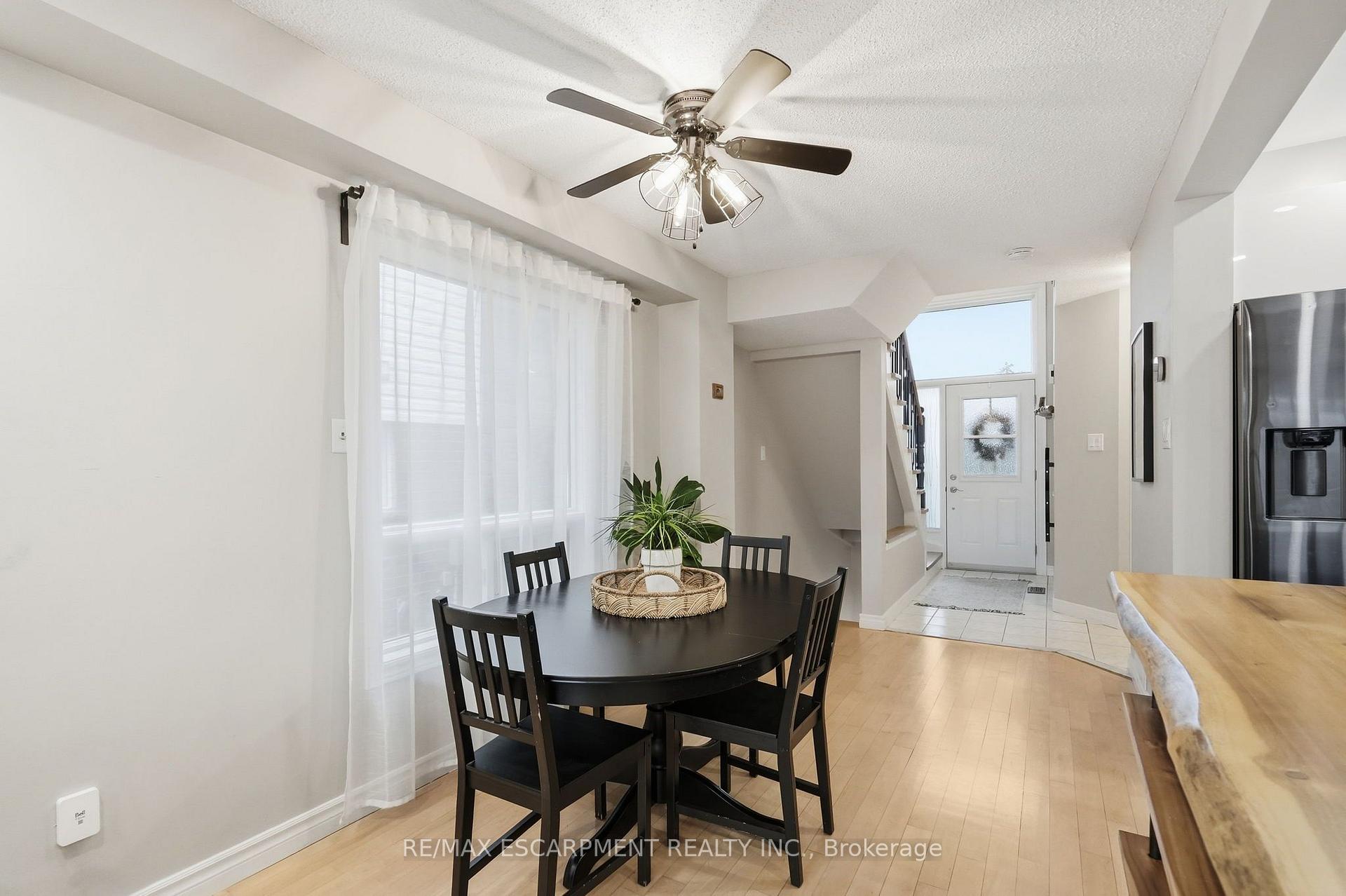 Photo 13 of 42 Kildonan Crescent, Hamilton, Waterdown — HOMEH