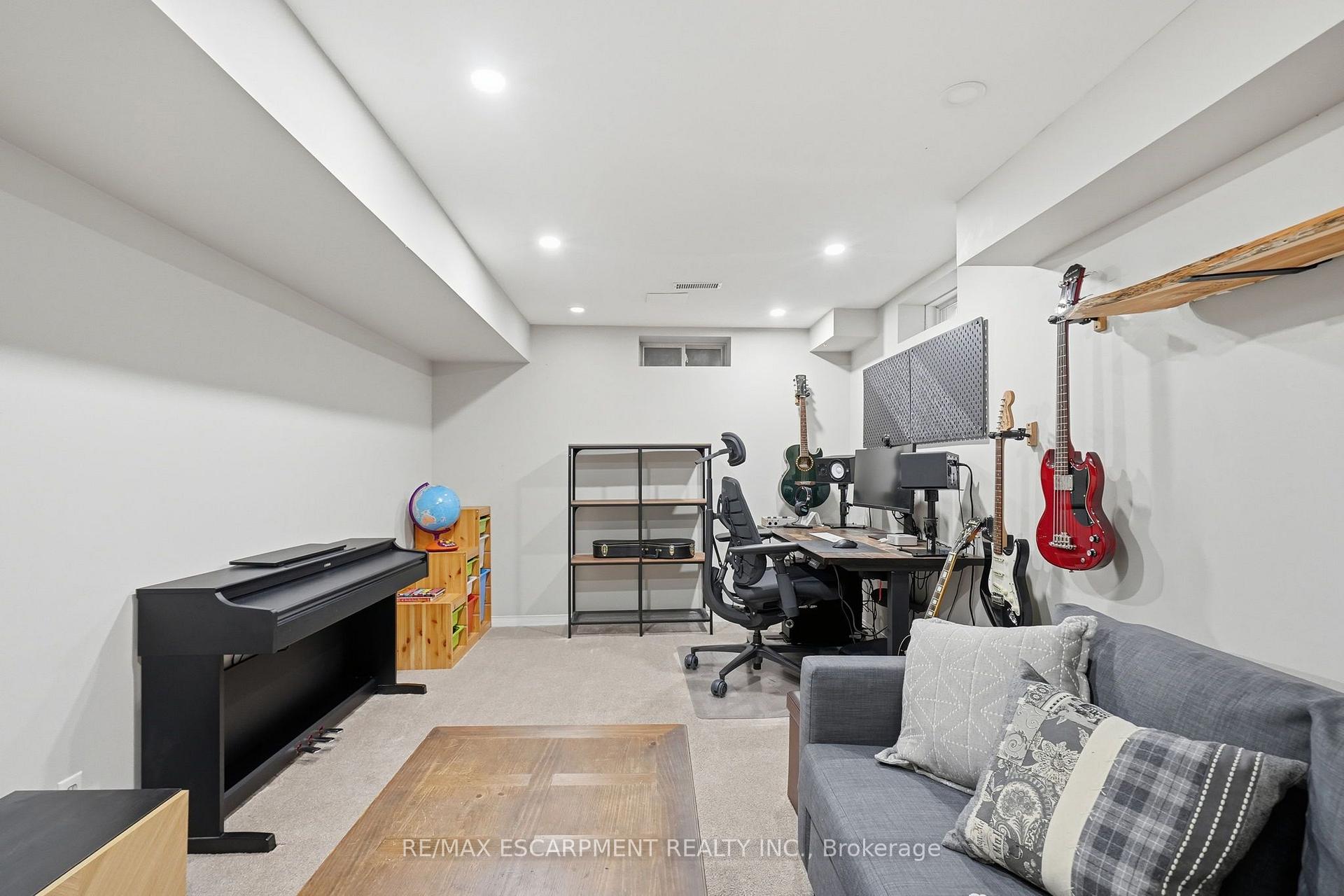 Photo 36 of 42 Kildonan Crescent, Hamilton, Waterdown — HOMEH