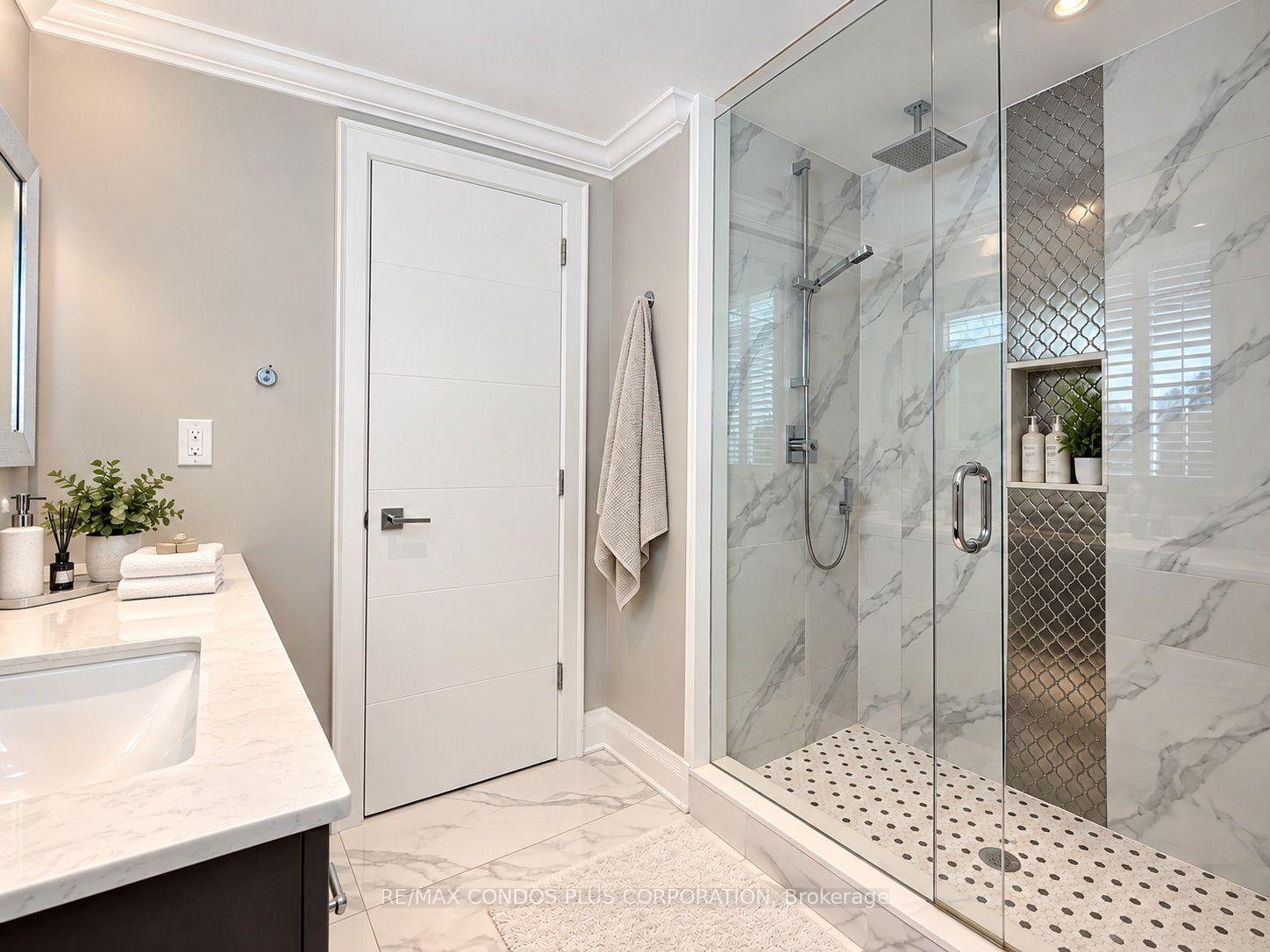 Photo 17 of 57 Colvin Crescent, Vaughan, Brownridge — HOMEH