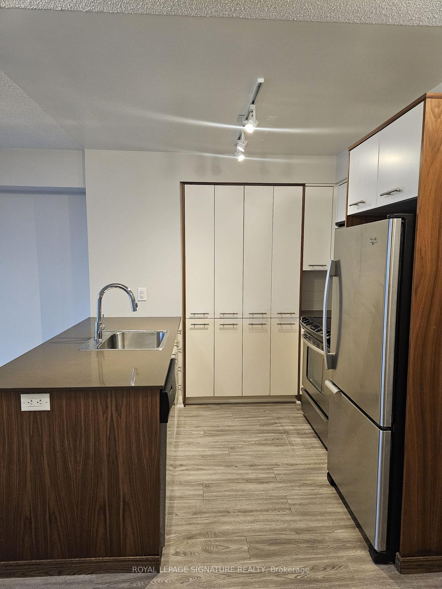 Photo 5 of Unit 608, 1 Valhalla Inn Road, Etobicoke, Islington-City Centre West — HOMEH