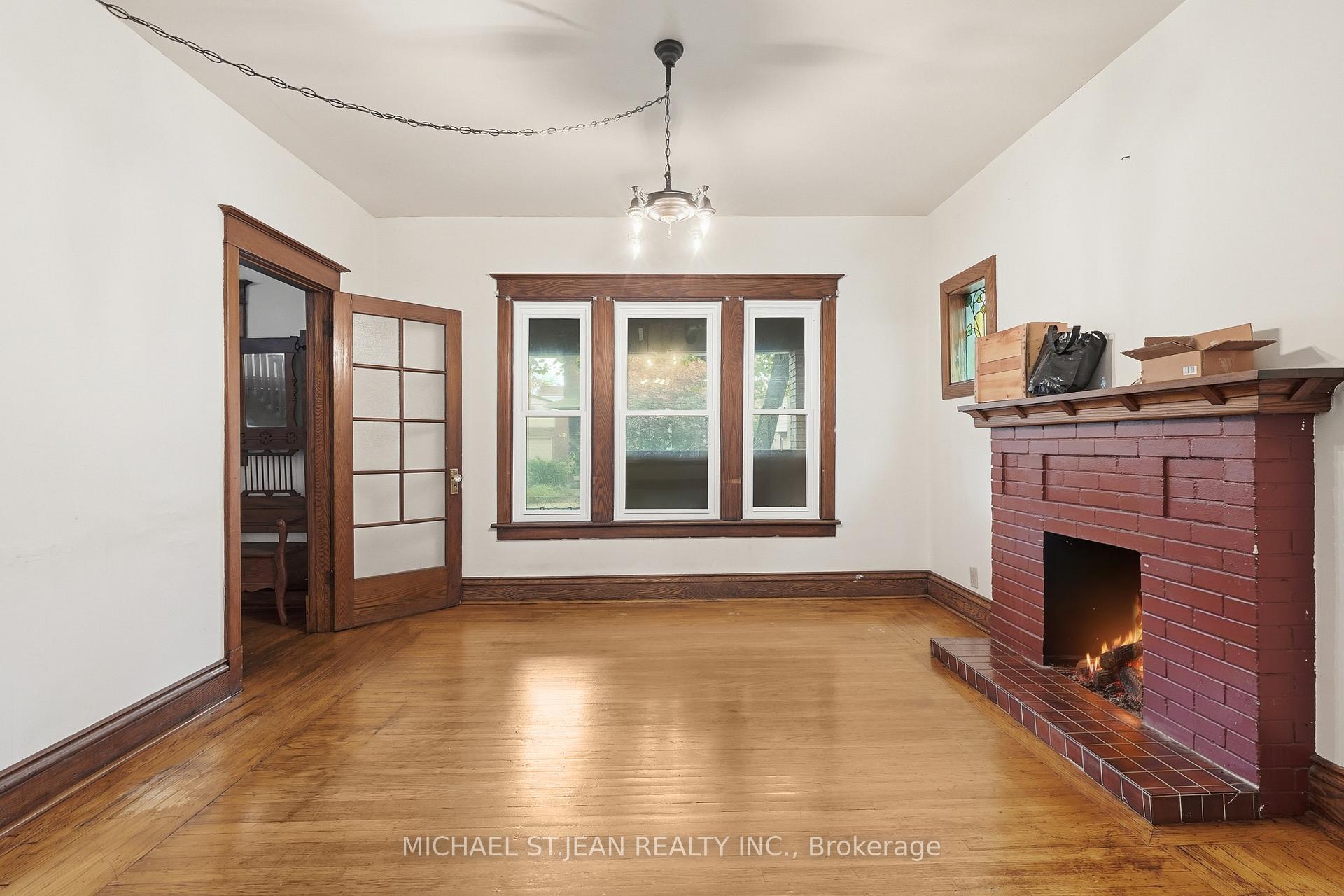 Photo 9 of 58 Connaught Avenue S, Hamilton, Gibson — HOMEH