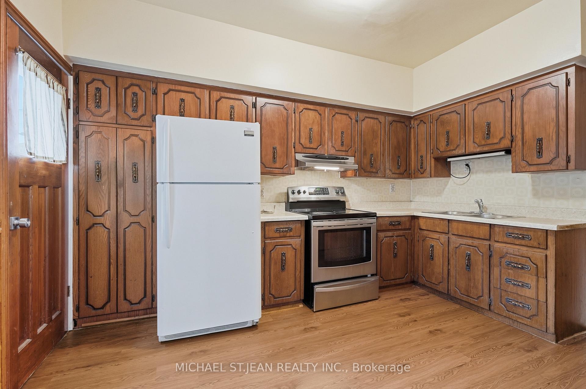 Photo 14 of 58 Connaught Avenue S, Hamilton, Gibson — HOMEH