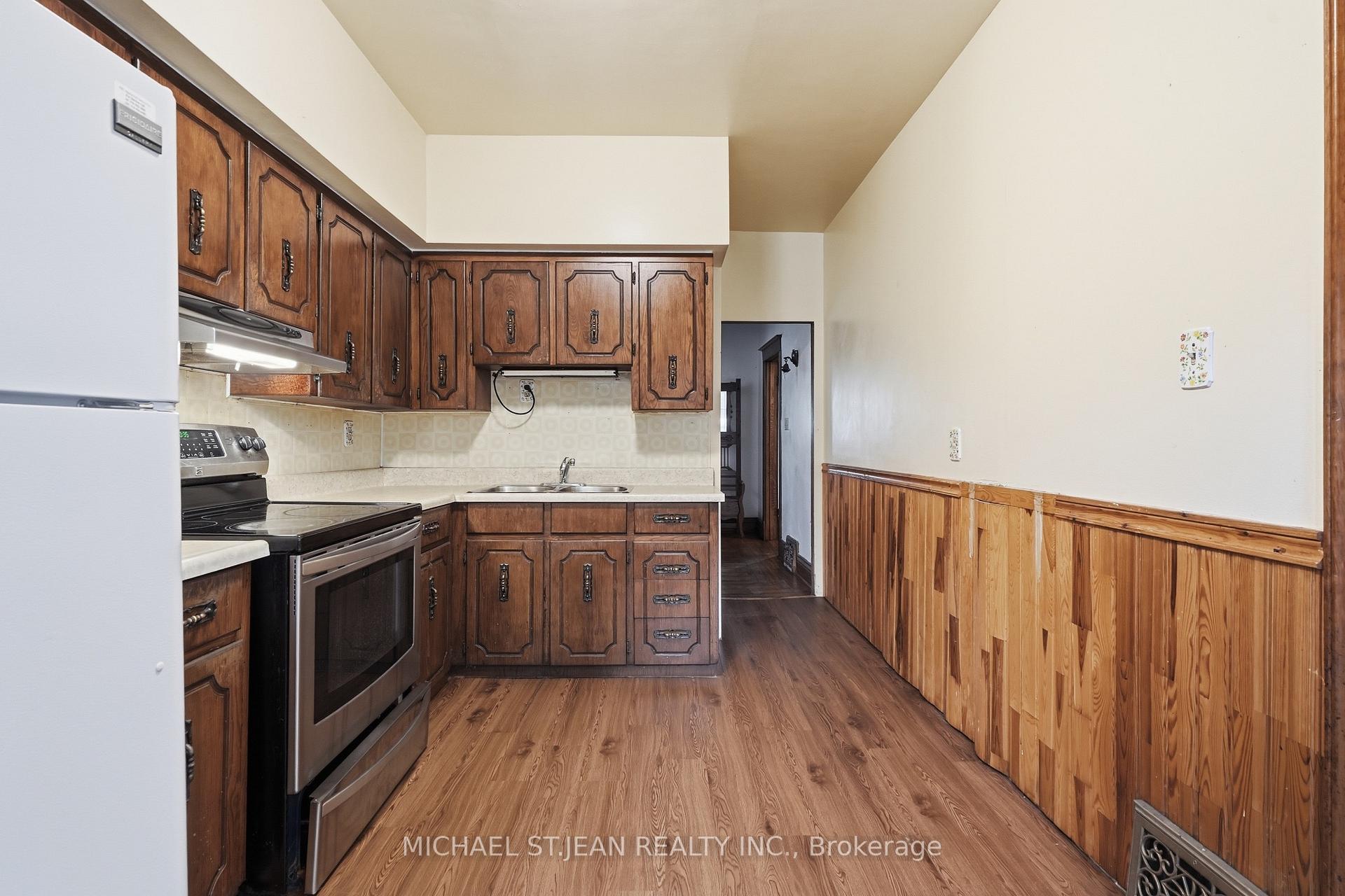 Photo 15 of 58 Connaught Avenue S, Hamilton, Gibson — HOMEH