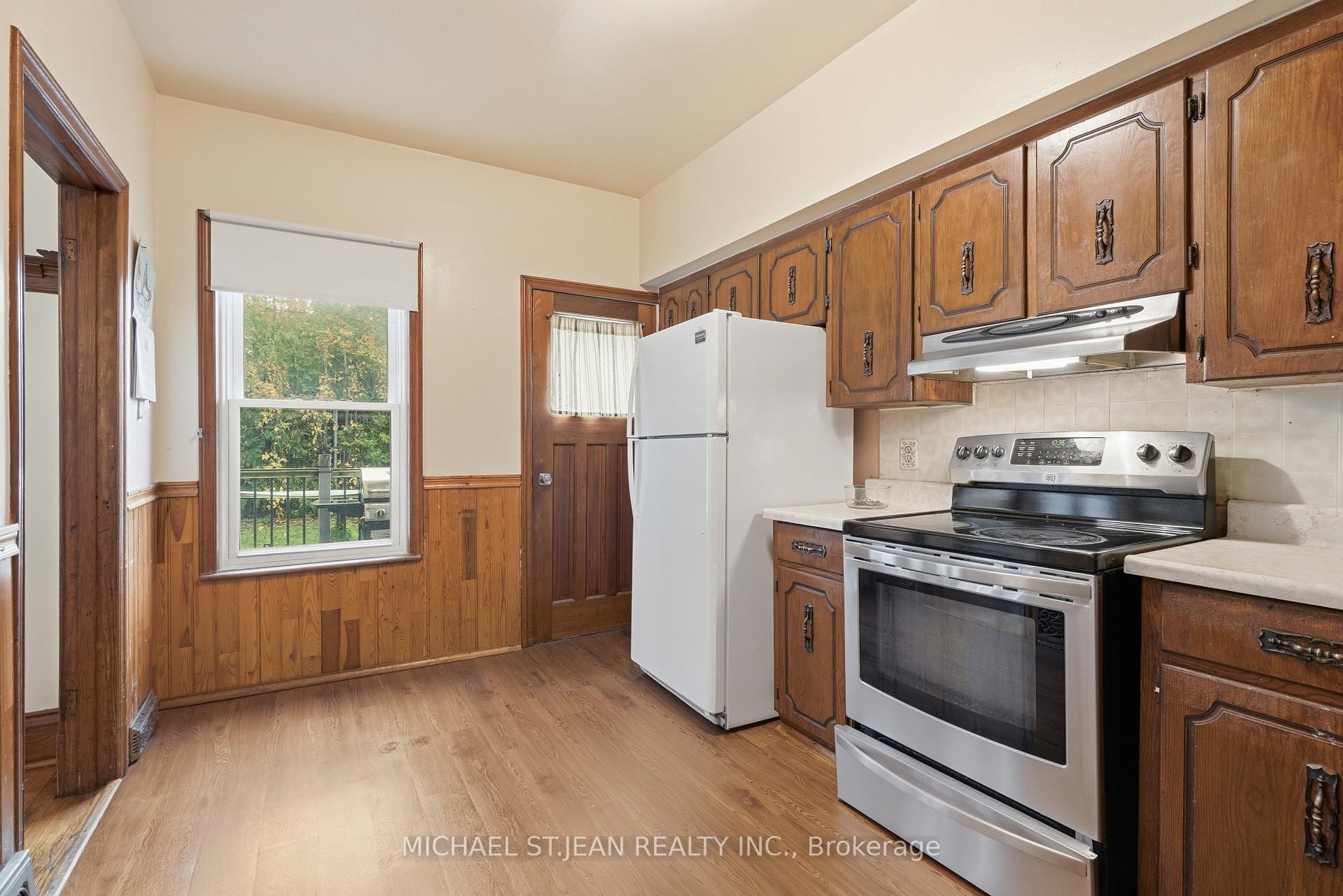 Photo 16 of 58 Connaught Avenue S, Hamilton, Gibson — HOMEH