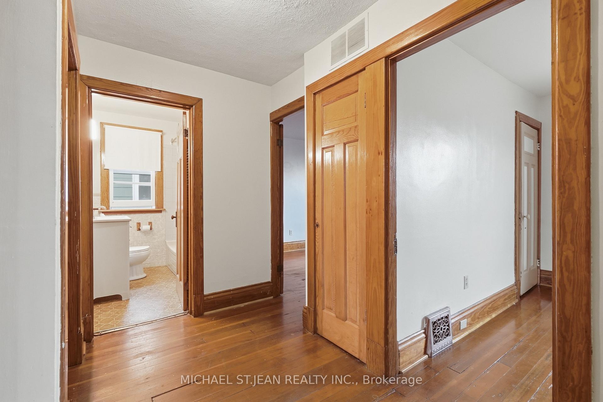 Photo 18 of 58 Connaught Avenue S, Hamilton, Gibson — HOMEH