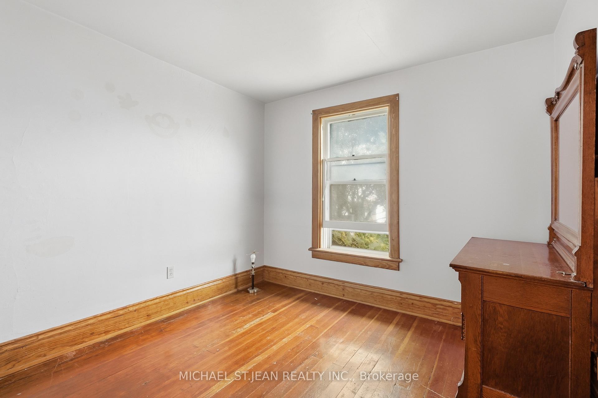 Photo 20 of 58 Connaught Avenue S, Hamilton, Gibson — HOMEH